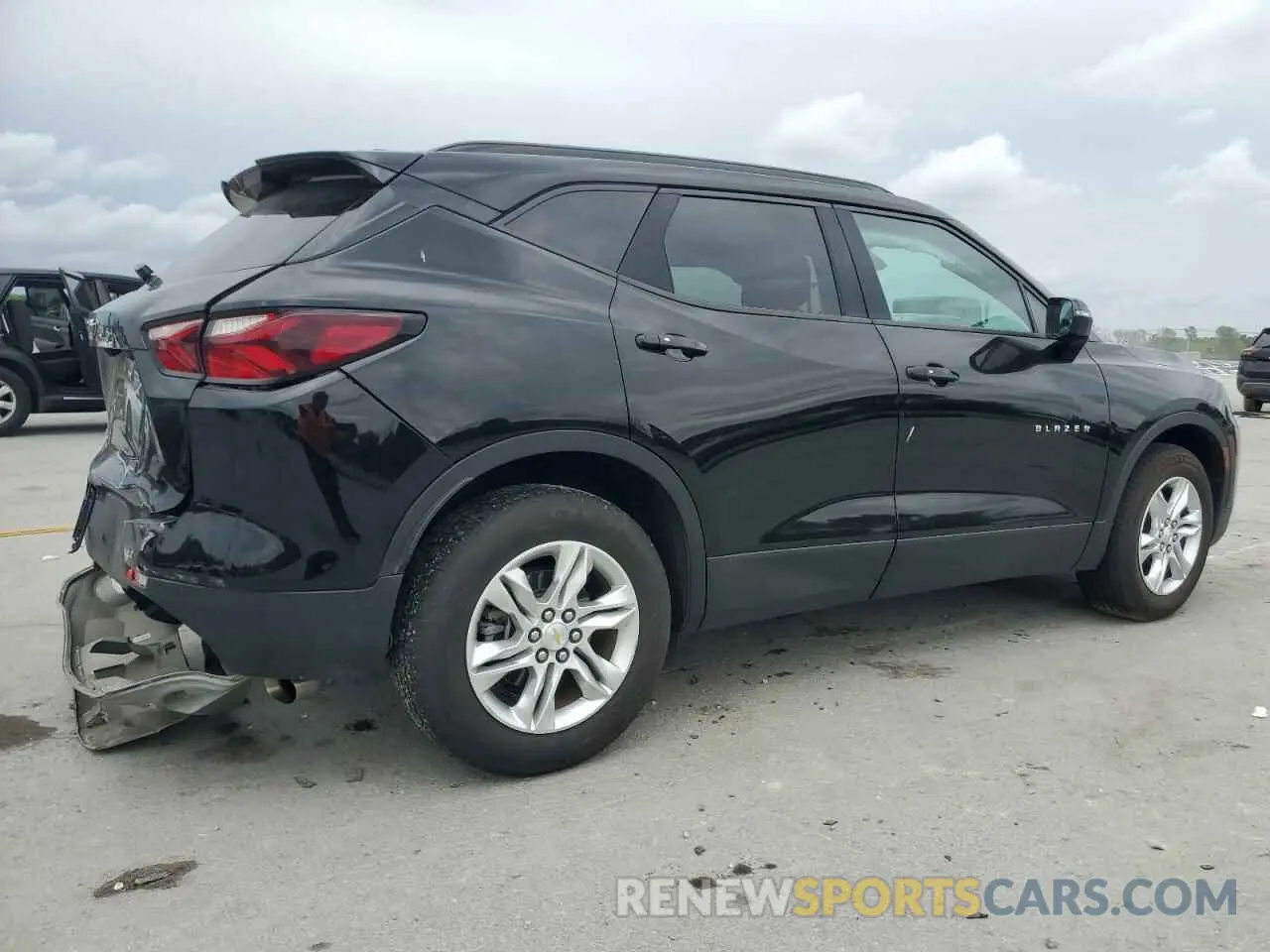 3 Photograph of a damaged car 3GNKBHRS2LS718997 CHEVROLET BLAZER 2020