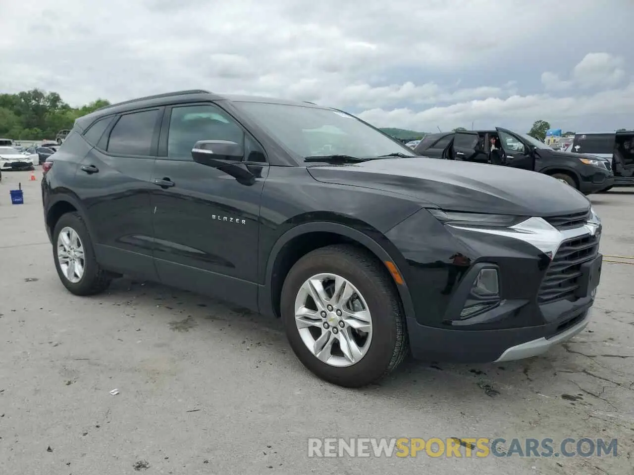 4 Photograph of a damaged car 3GNKBHRS2LS718997 CHEVROLET BLAZER 2020
