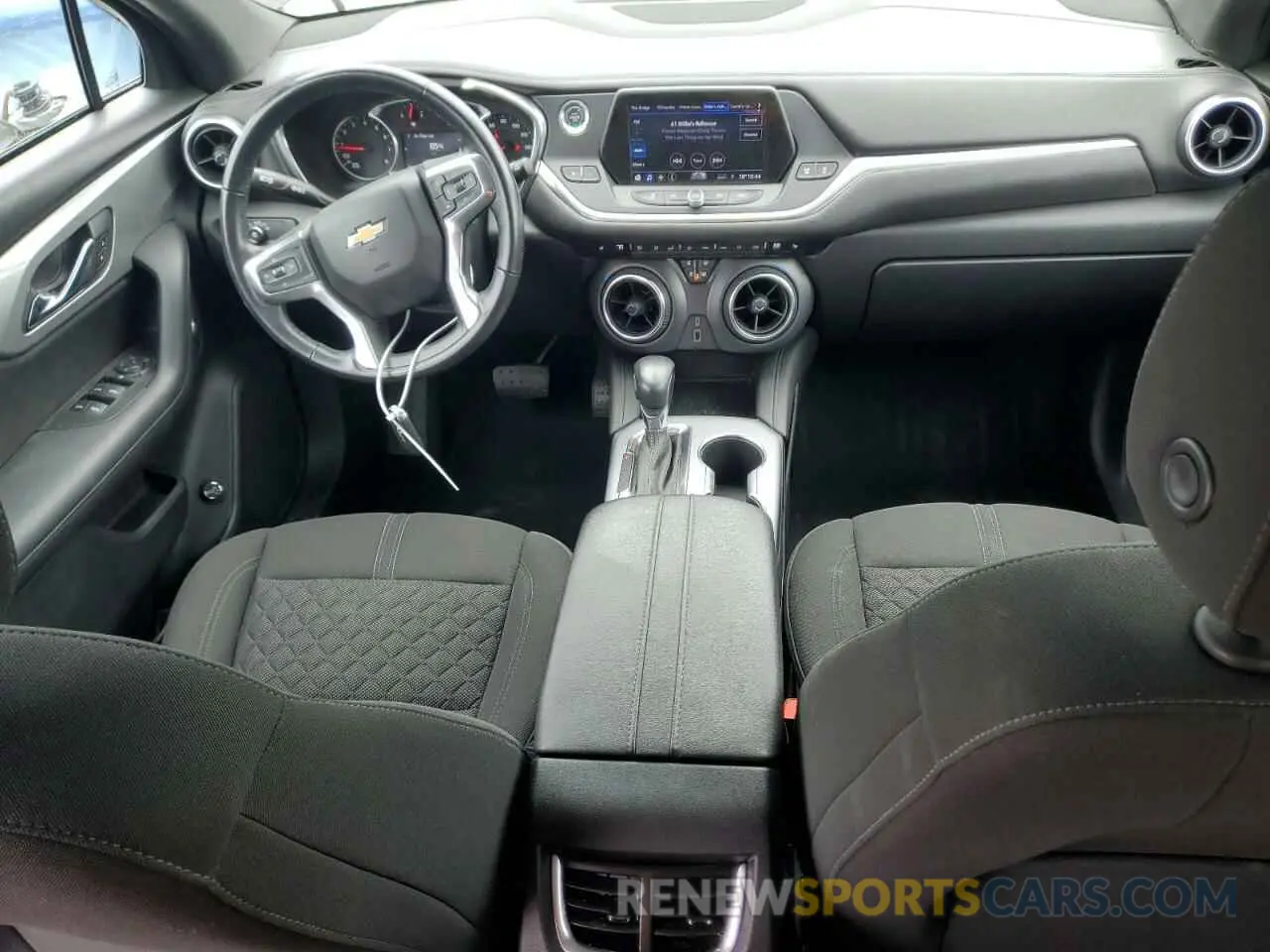 8 Photograph of a damaged car 3GNKBHRS2LS718997 CHEVROLET BLAZER 2020