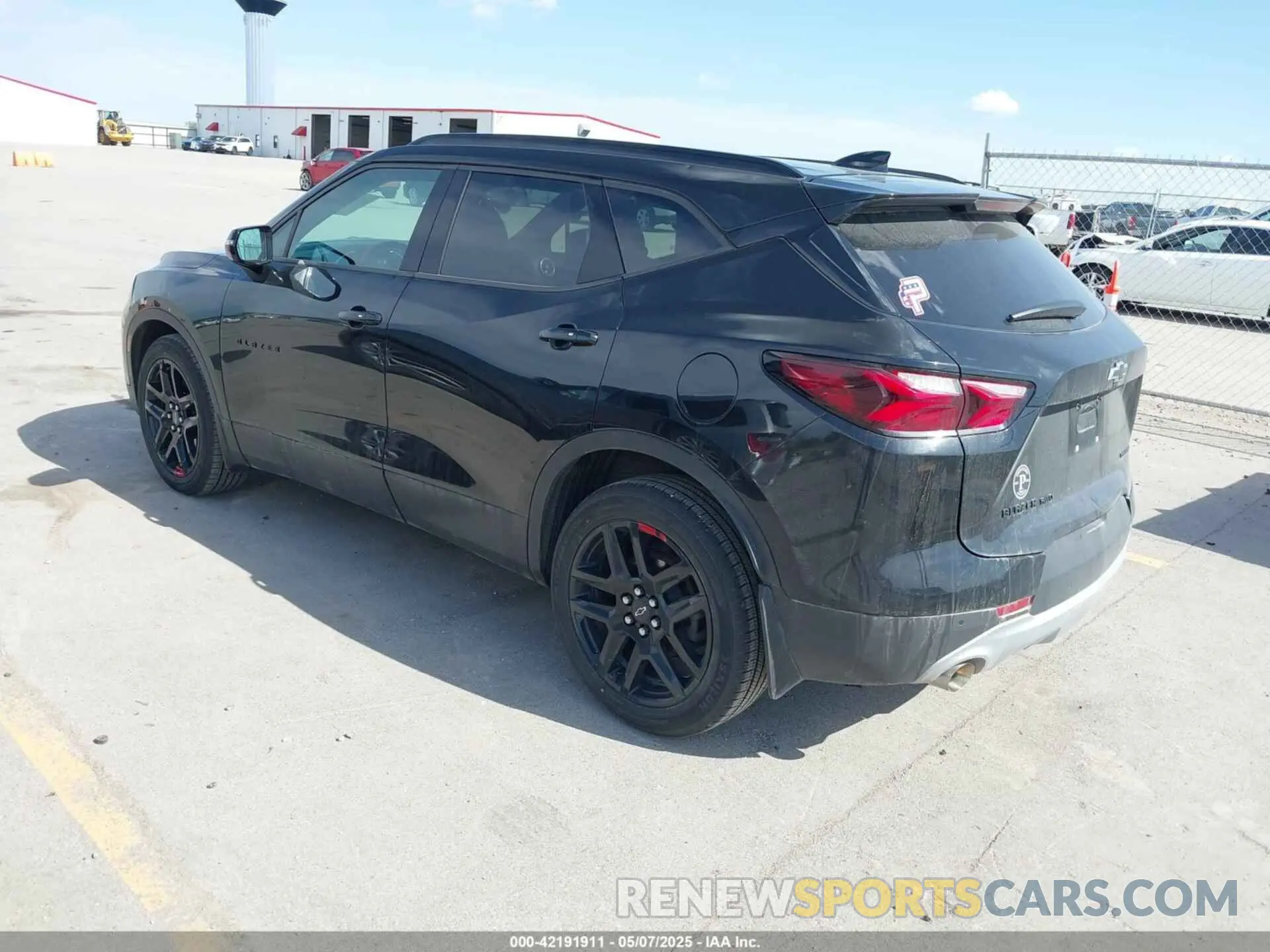 3 Photograph of a damaged car 3GNKBHRS4LS608775 CHEVROLET BLAZER 2020