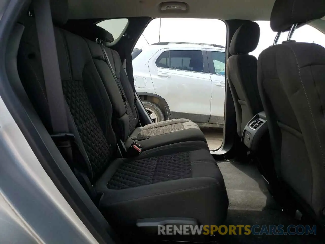 11 Photograph of a damaged car 3GNKBHRS5LS562390 CHEVROLET BLAZER 2020