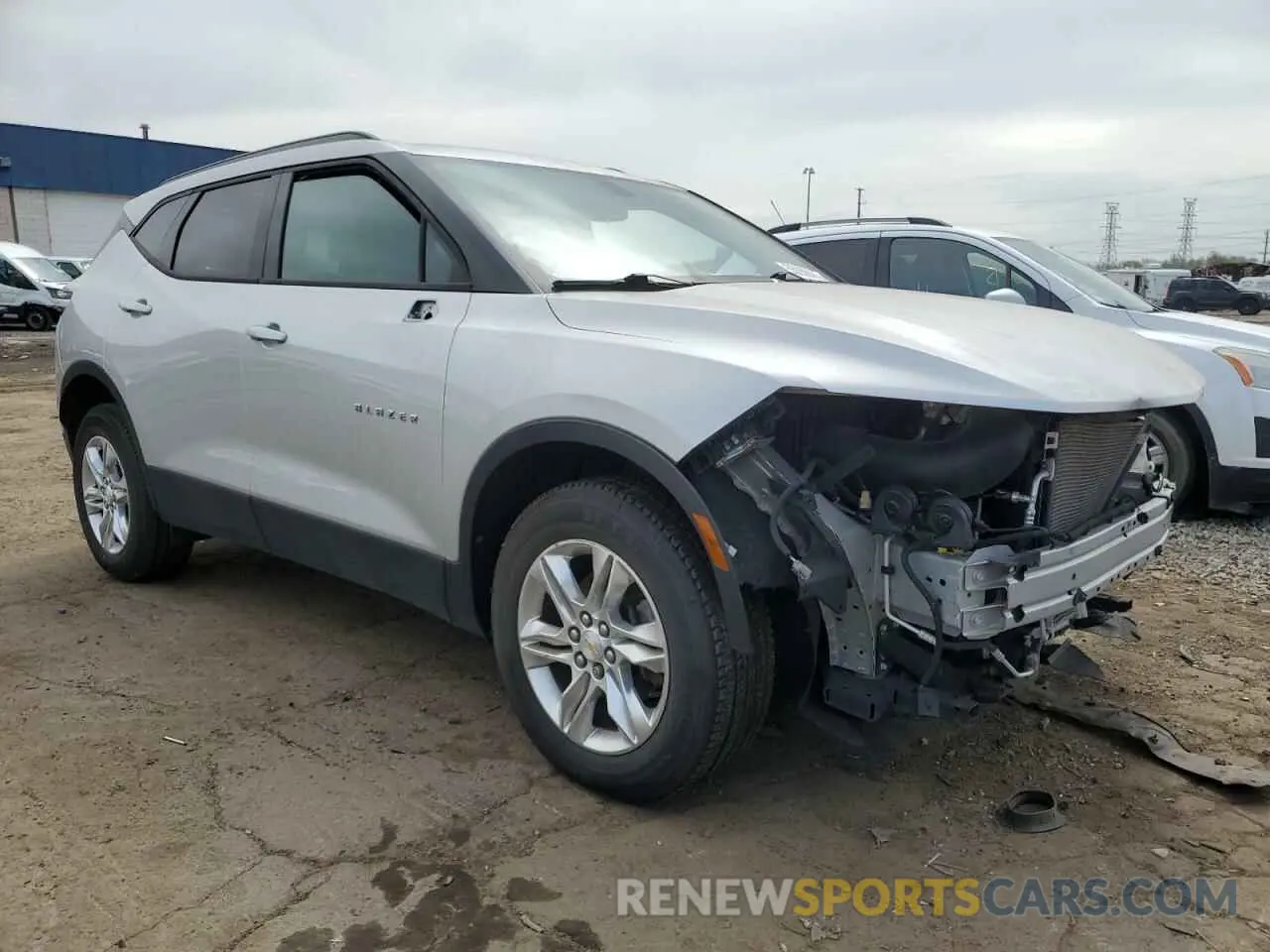 4 Photograph of a damaged car 3GNKBHRS5LS562390 CHEVROLET BLAZER 2020