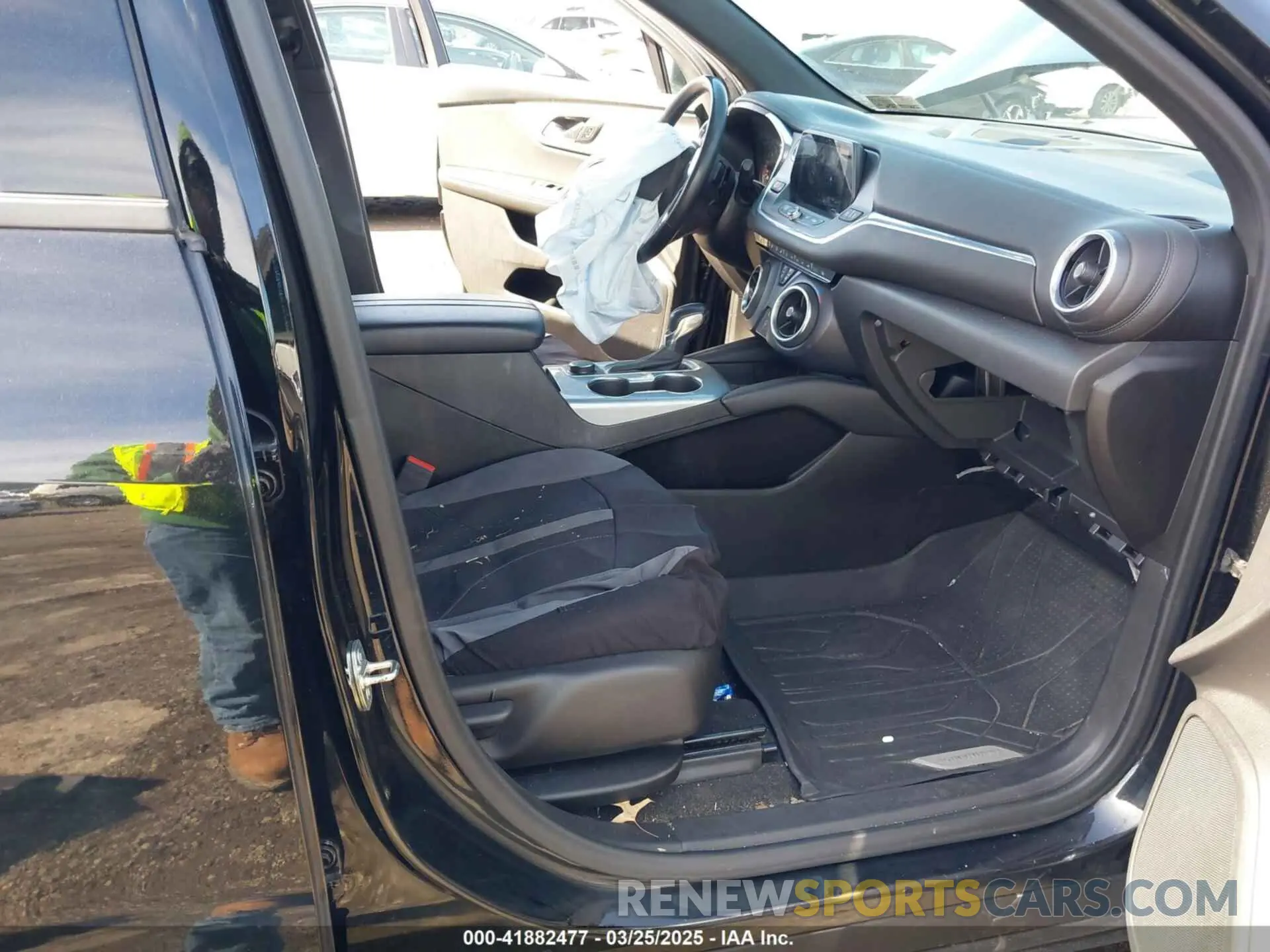 5 Photograph of a damaged car 3GNKBHRS5LS678981 CHEVROLET BLAZER 2020