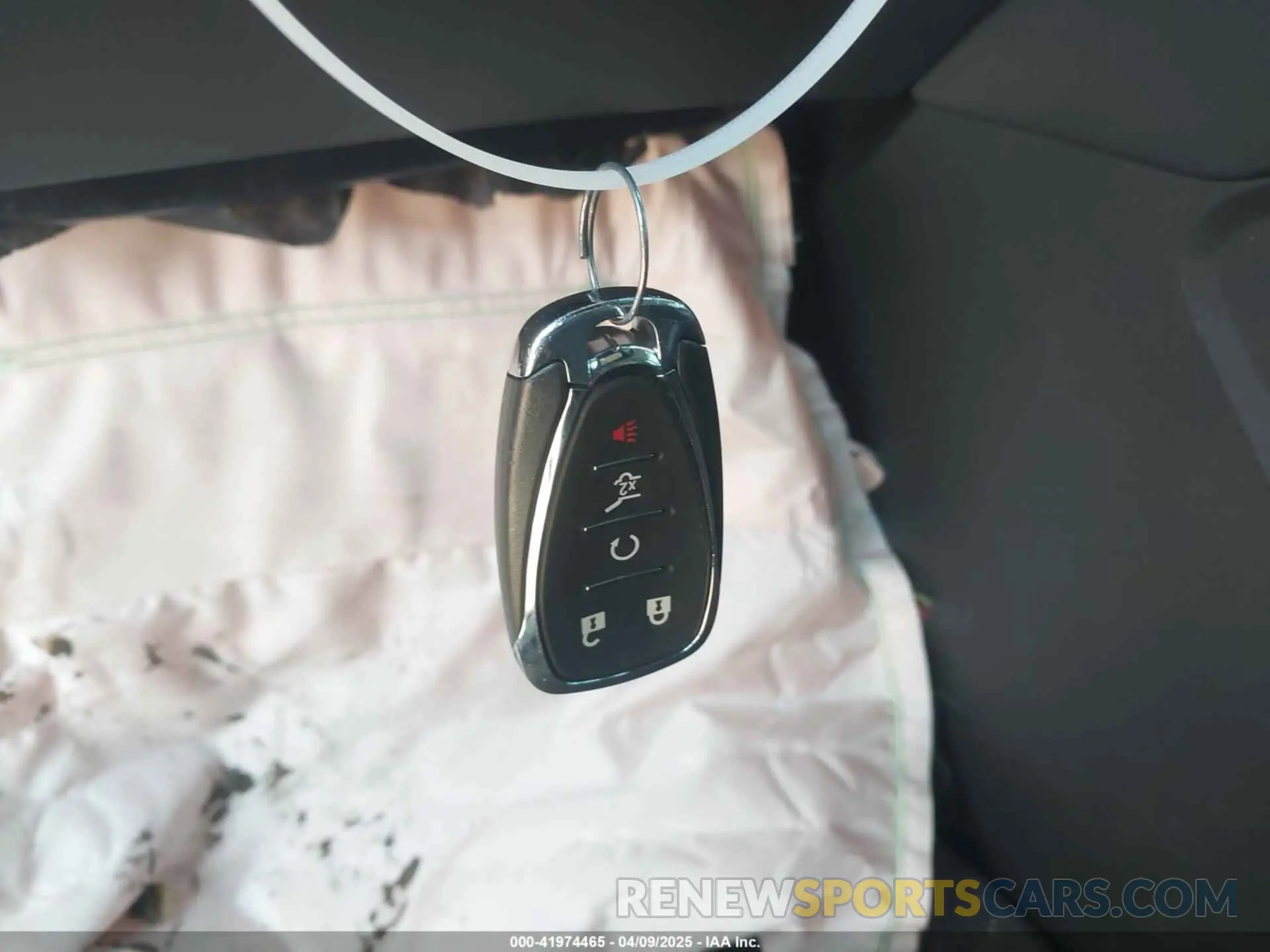 11 Photograph of a damaged car 3GNKBHRS6LS726276 CHEVROLET BLAZER 2020