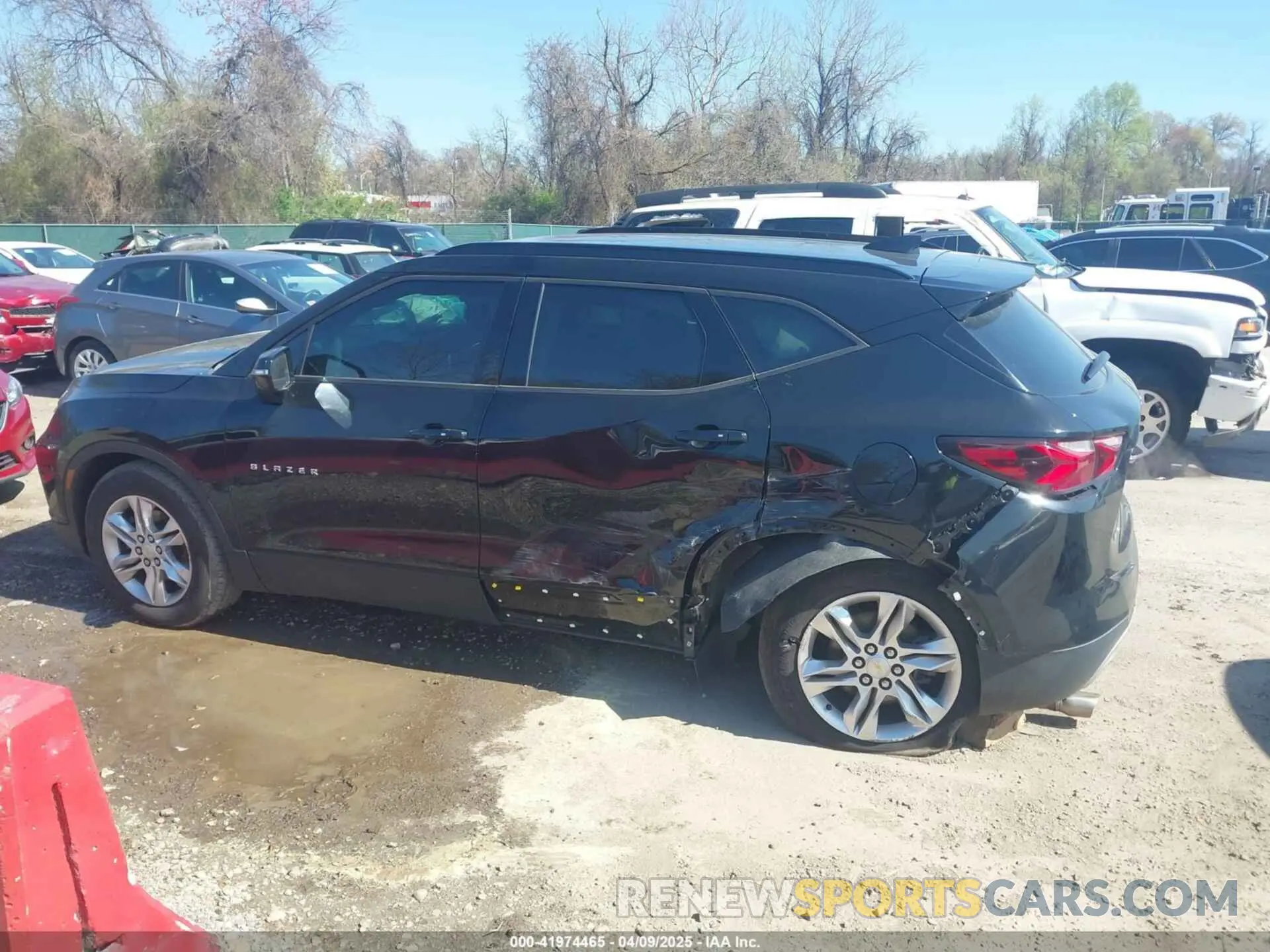 15 Photograph of a damaged car 3GNKBHRS6LS726276 CHEVROLET BLAZER 2020