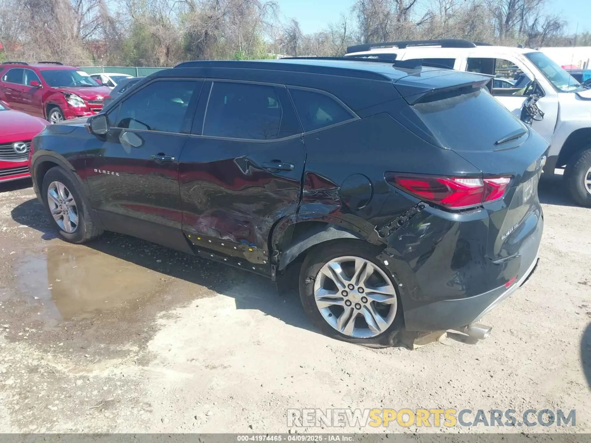 3 Photograph of a damaged car 3GNKBHRS6LS726276 CHEVROLET BLAZER 2020
