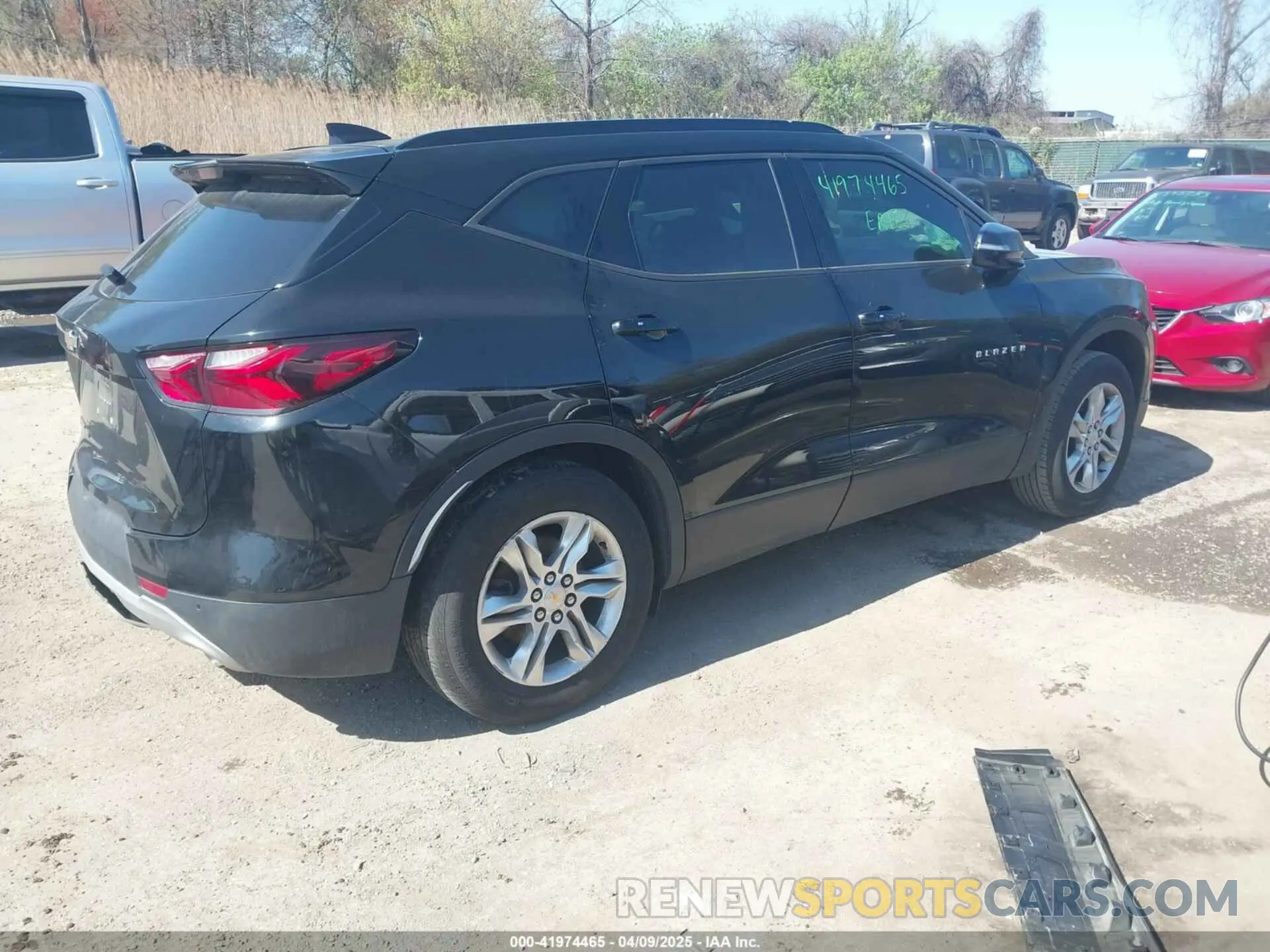 4 Photograph of a damaged car 3GNKBHRS6LS726276 CHEVROLET BLAZER 2020