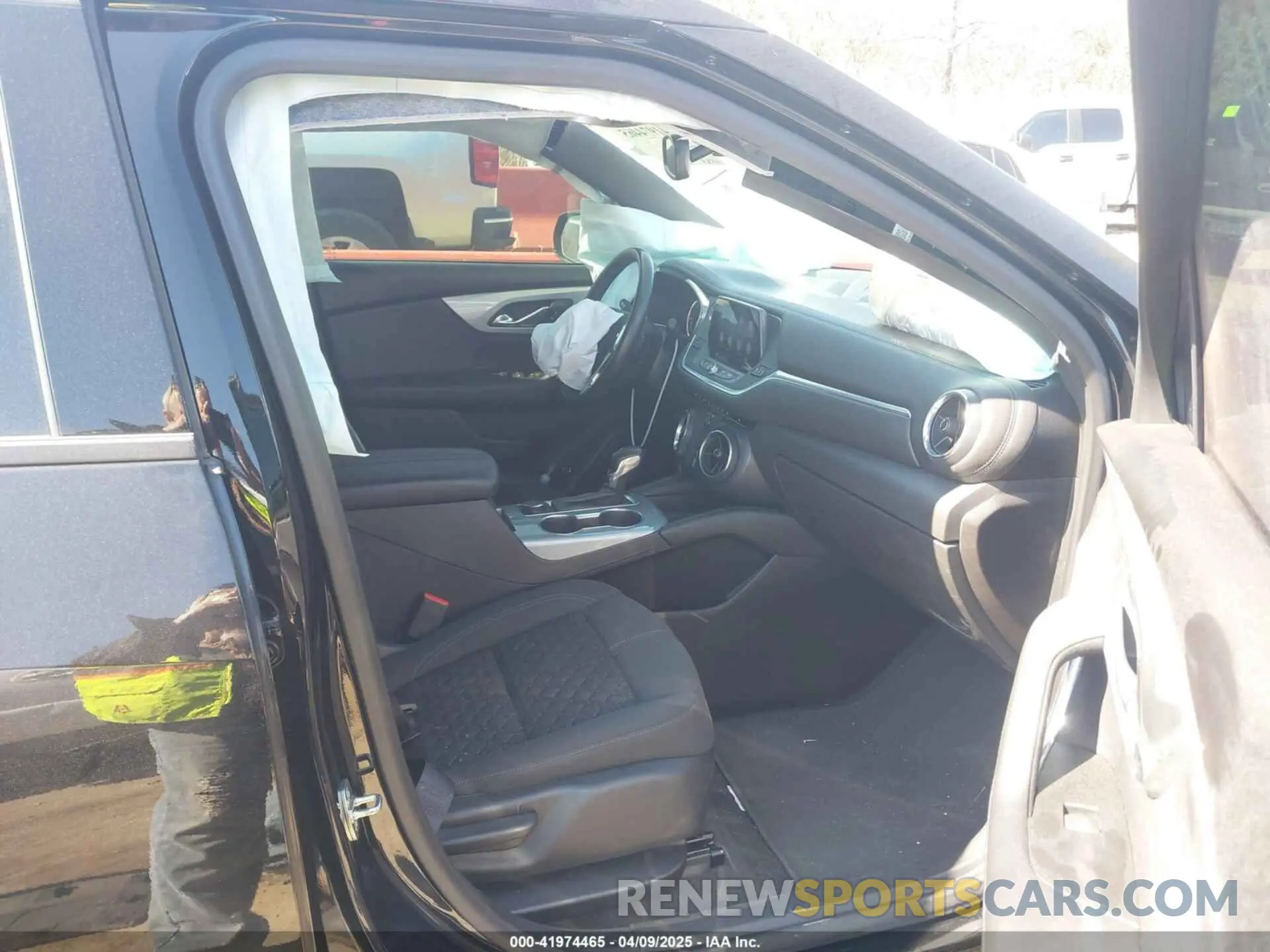5 Photograph of a damaged car 3GNKBHRS6LS726276 CHEVROLET BLAZER 2020
