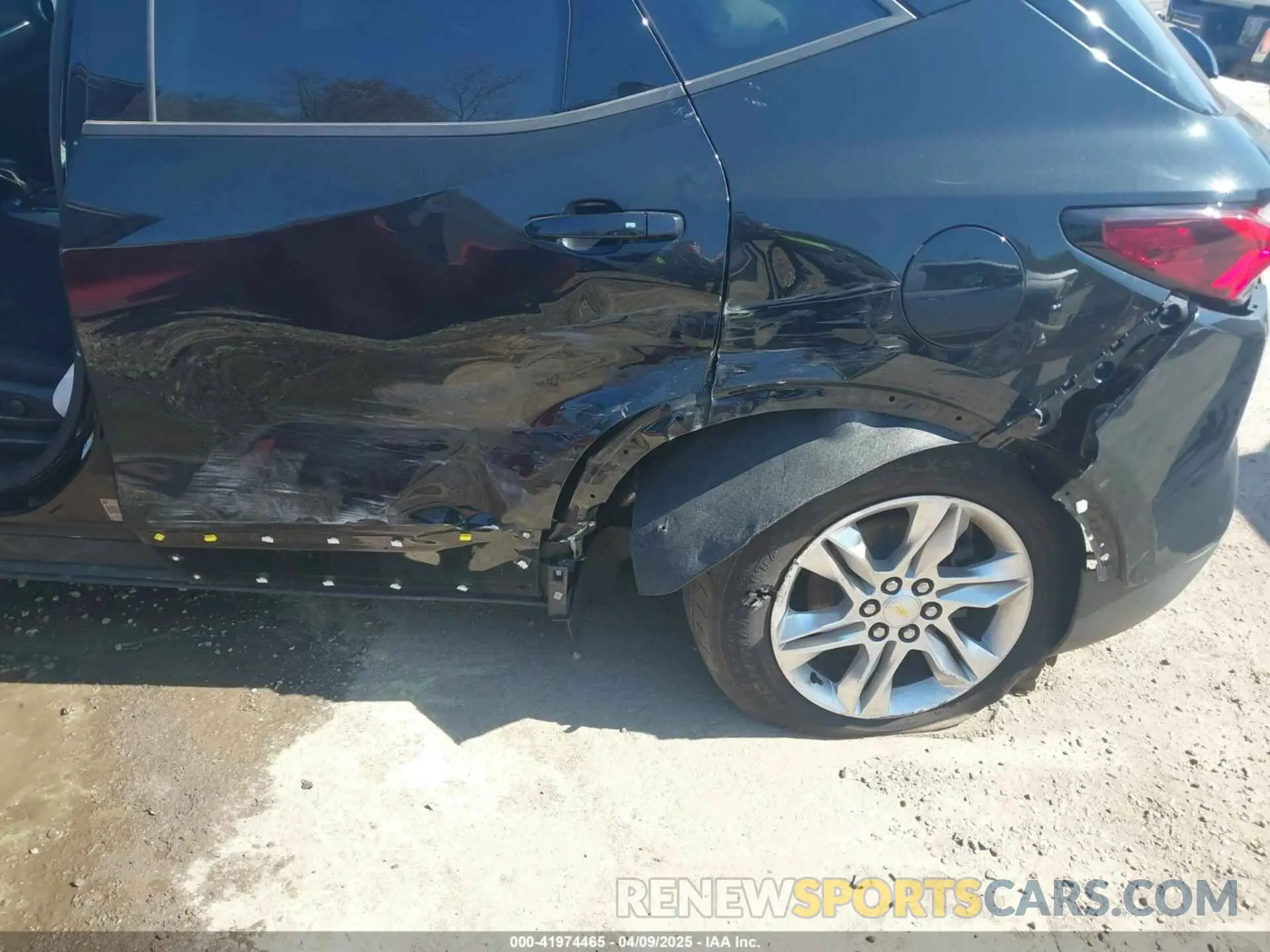 6 Photograph of a damaged car 3GNKBHRS6LS726276 CHEVROLET BLAZER 2020