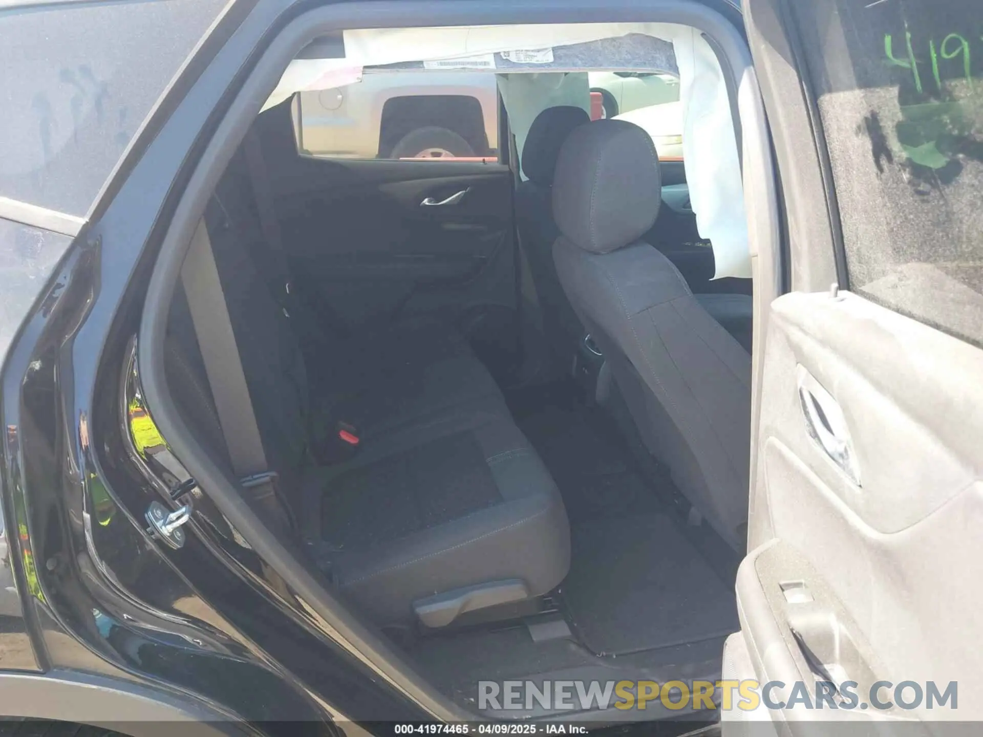 8 Photograph of a damaged car 3GNKBHRS6LS726276 CHEVROLET BLAZER 2020