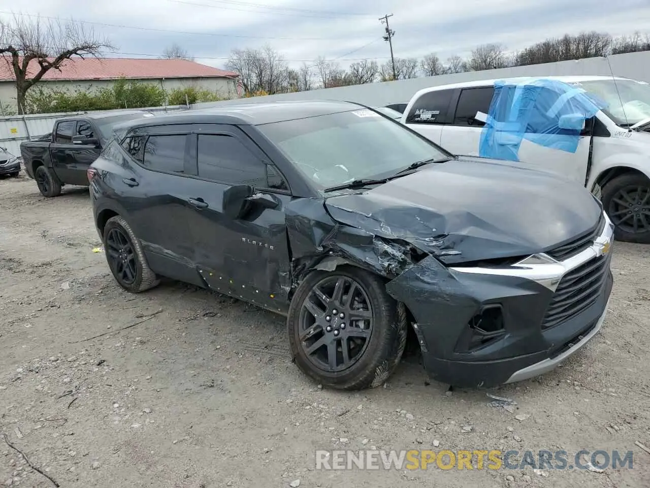 4 Photograph of a damaged car 3GNKBHRS7LS567039 CHEVROLET BLAZER 2020