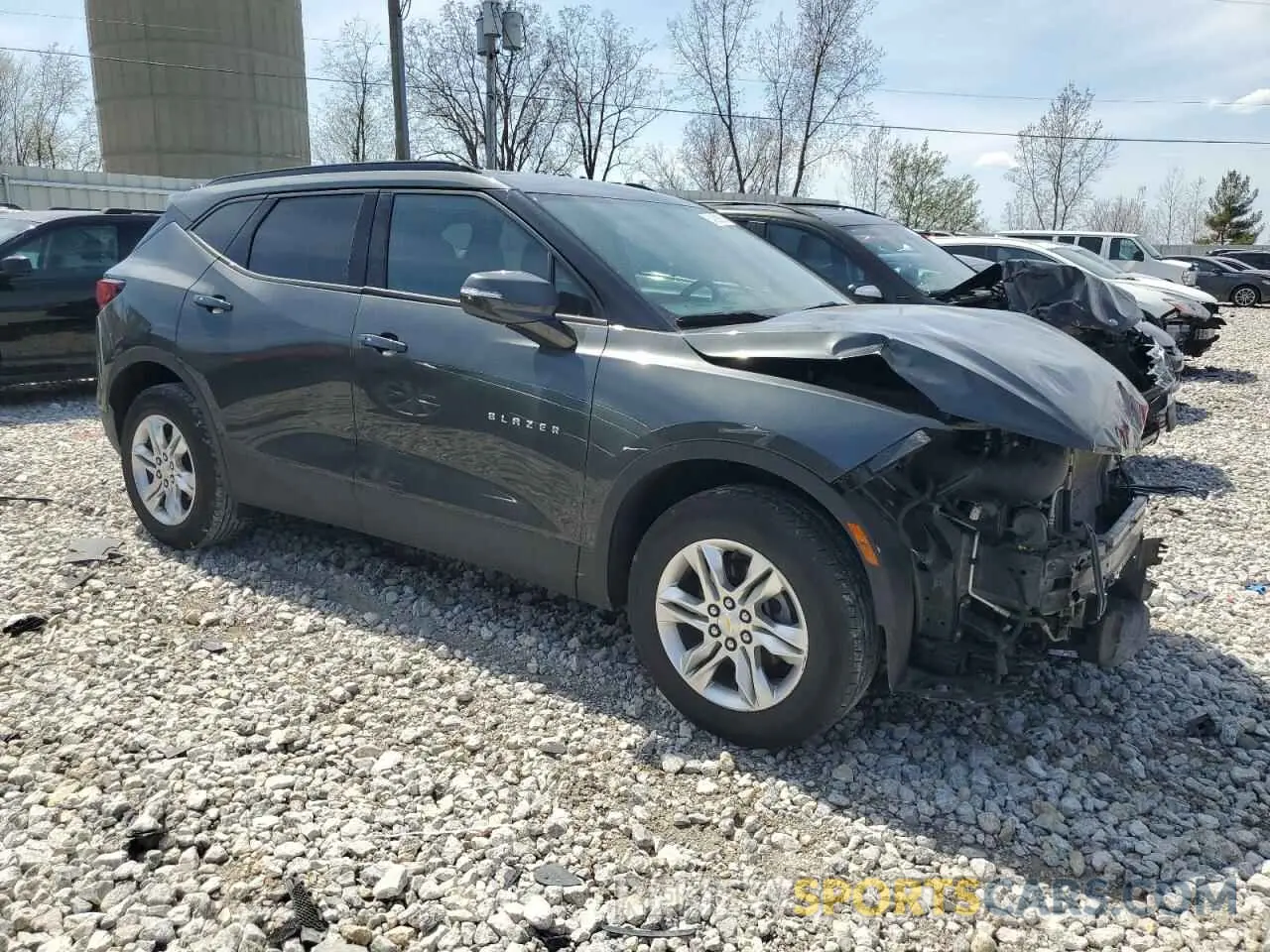 4 Photograph of a damaged car 3GNKBHRS7LS616854 CHEVROLET BLAZER 2020