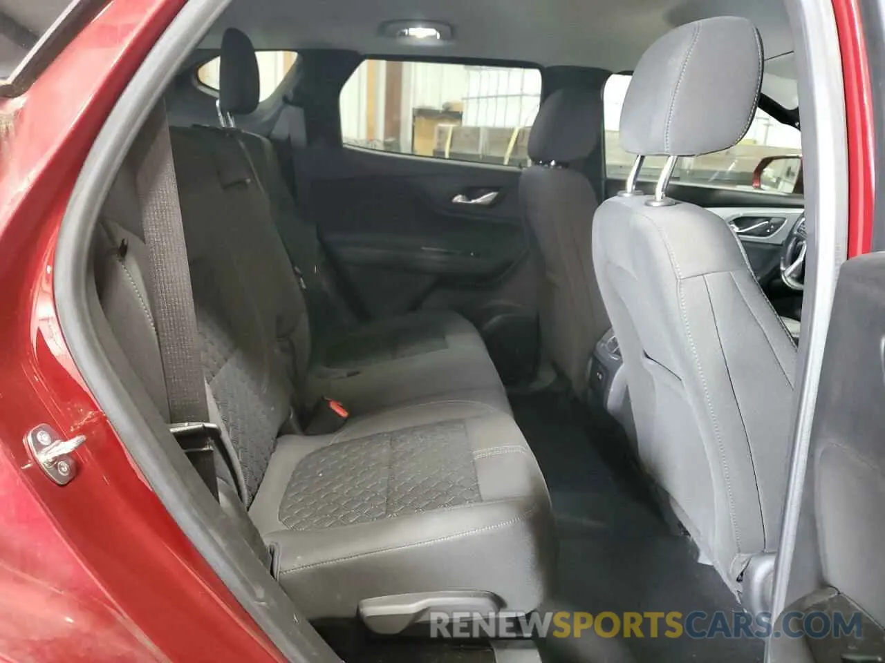 11 Photograph of a damaged car 3GNKBHRS8LS561251 CHEVROLET BLAZER 2020