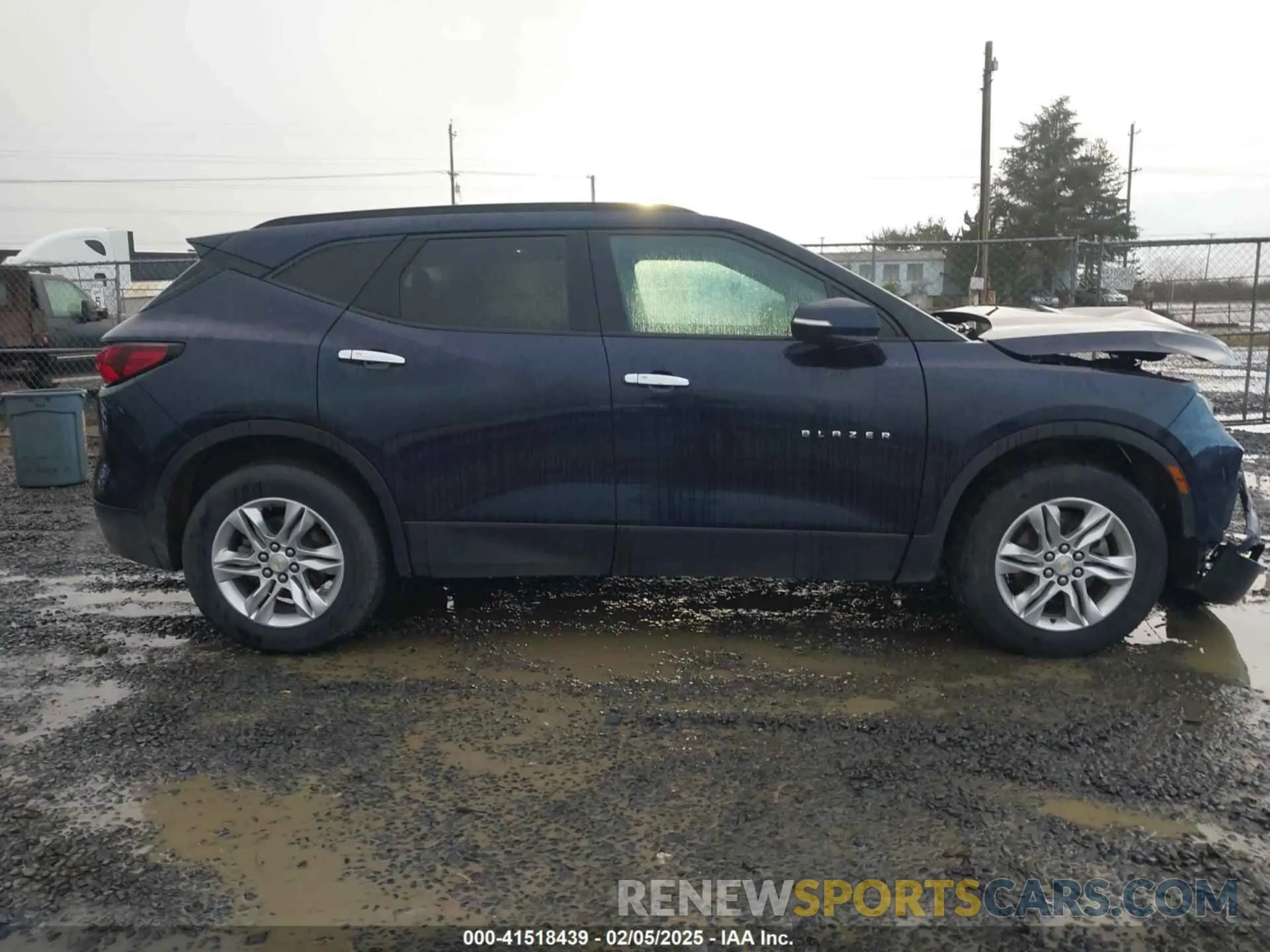 13 Photograph of a damaged car 3GNKBHRS8LS569222 CHEVROLET BLAZER 2020