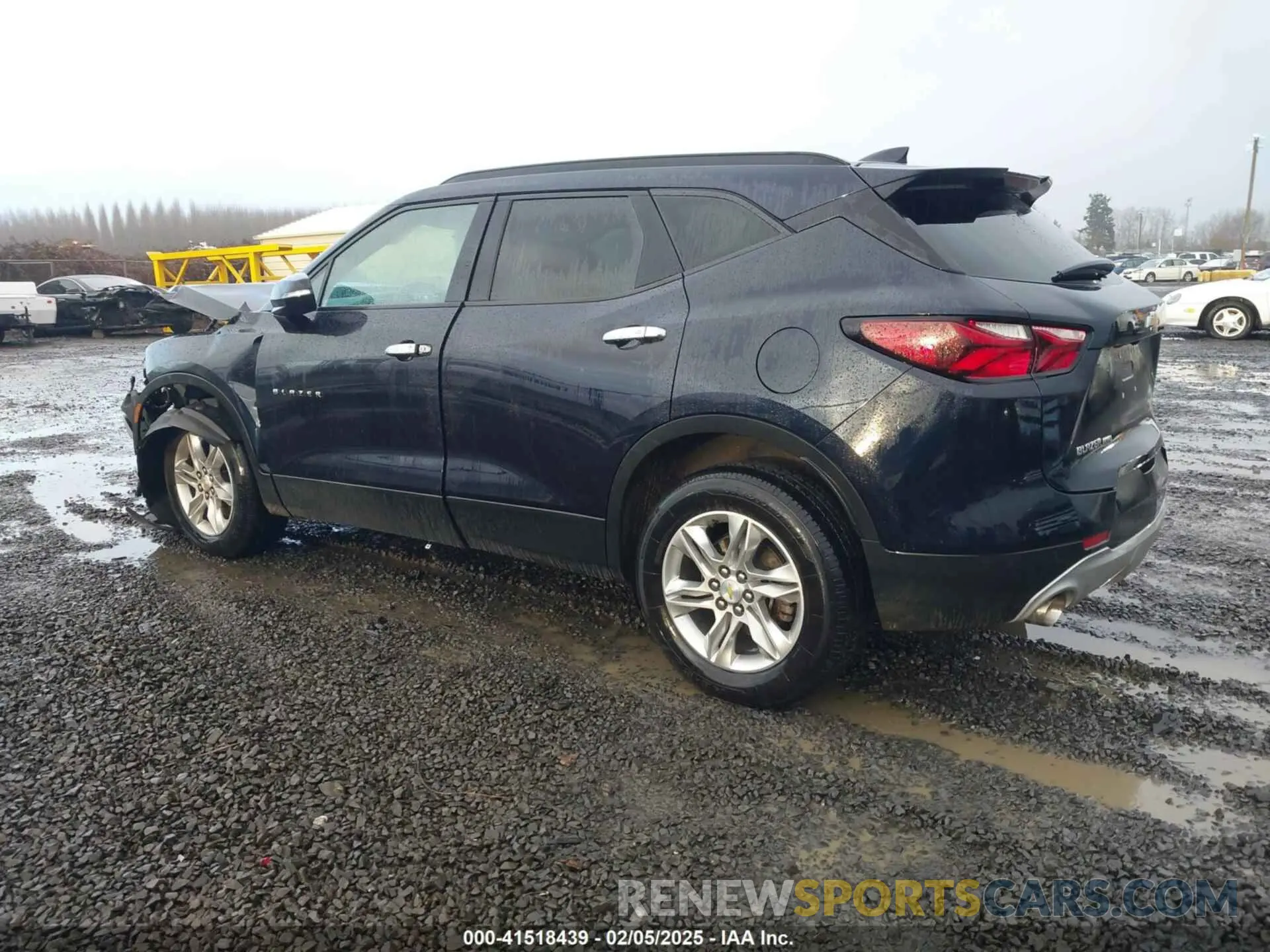 3 Photograph of a damaged car 3GNKBHRS8LS569222 CHEVROLET BLAZER 2020