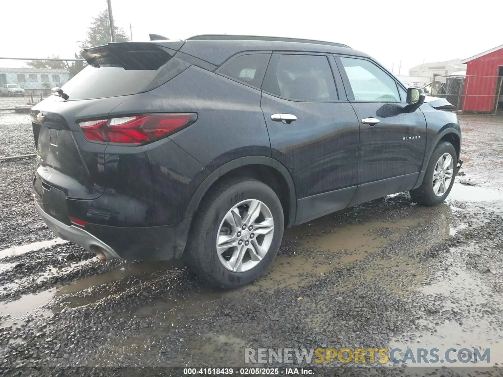 4 Photograph of a damaged car 3GNKBHRS8LS569222 CHEVROLET BLAZER 2020
