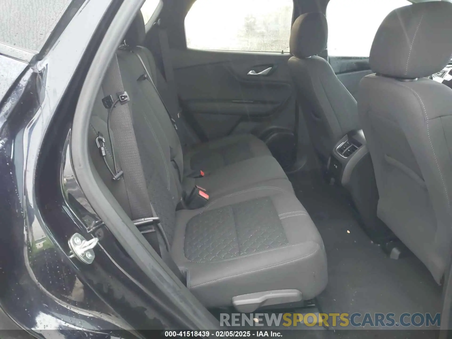 8 Photograph of a damaged car 3GNKBHRS8LS569222 CHEVROLET BLAZER 2020