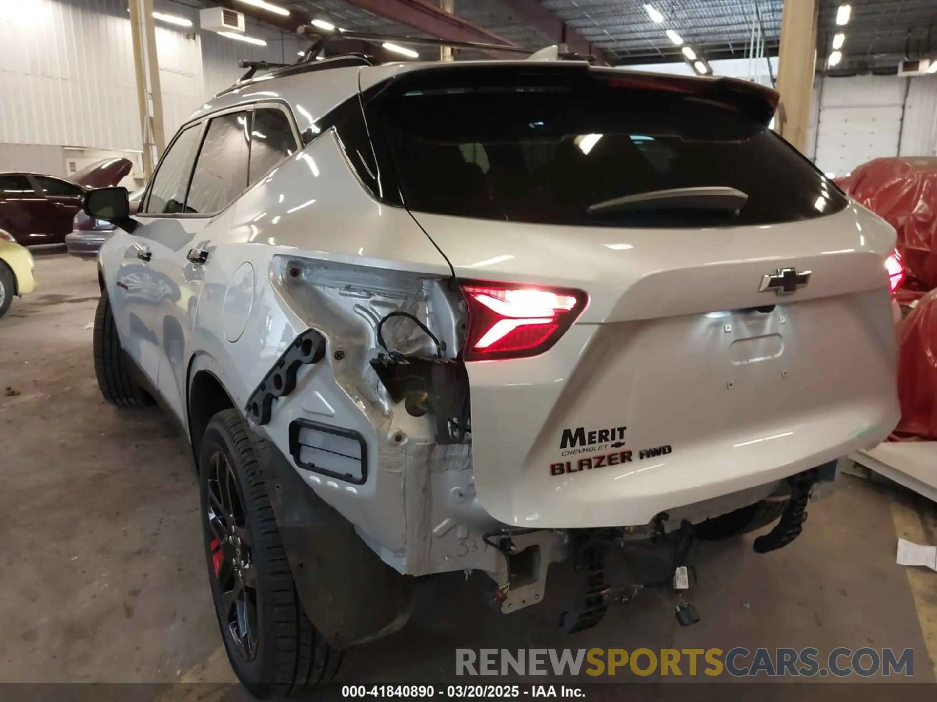 18 Photograph of a damaged car 3GNKBHRS9LS612174 CHEVROLET BLAZER 2020