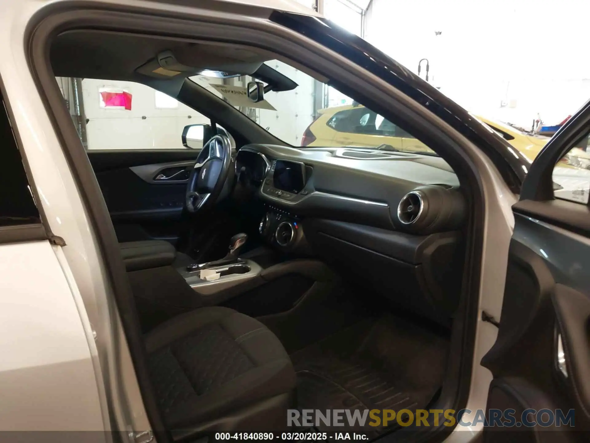 5 Photograph of a damaged car 3GNKBHRS9LS612174 CHEVROLET BLAZER 2020
