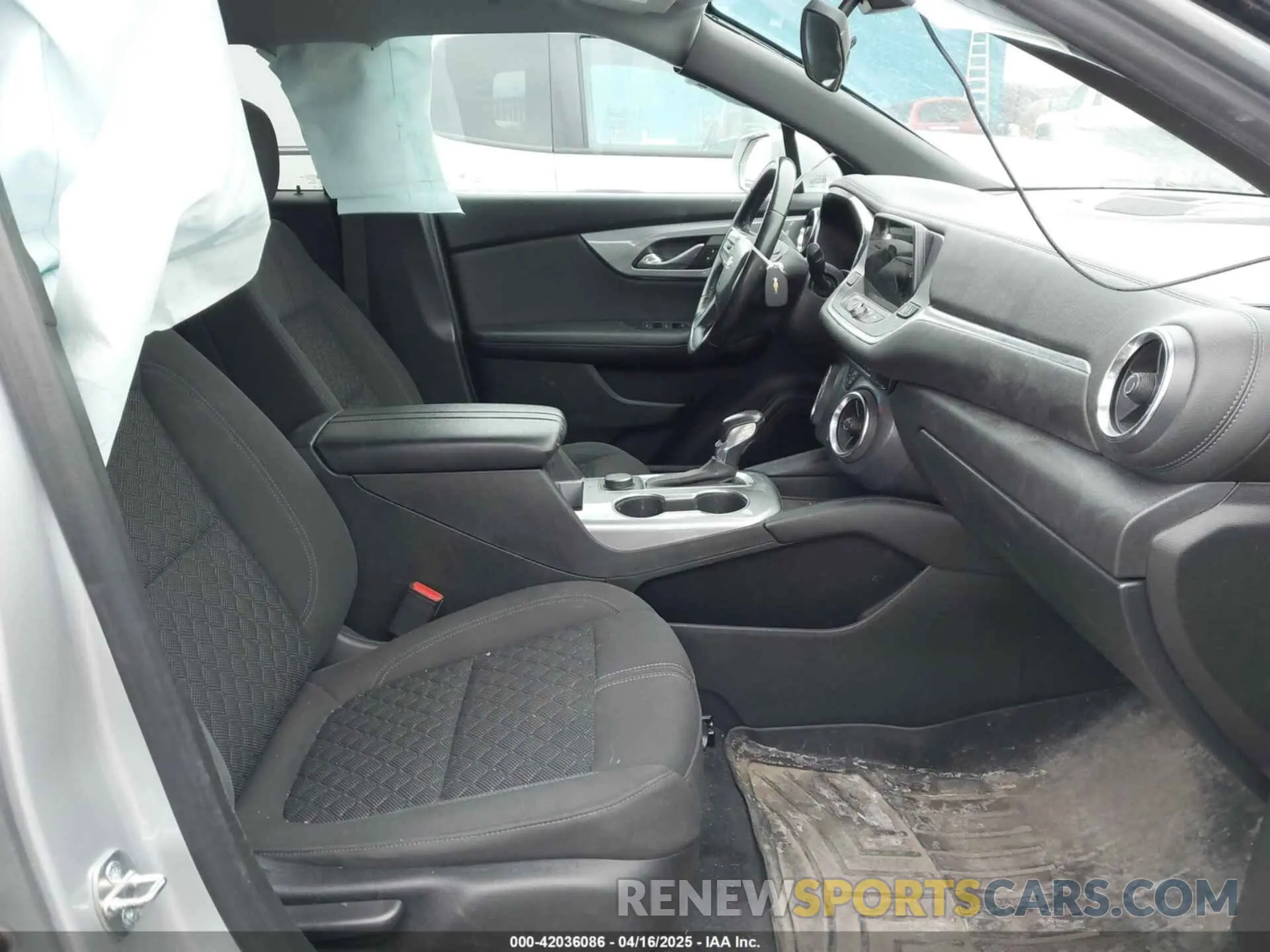 5 Photograph of a damaged car 3GNKBHRSXLS628920 CHEVROLET BLAZER 2020