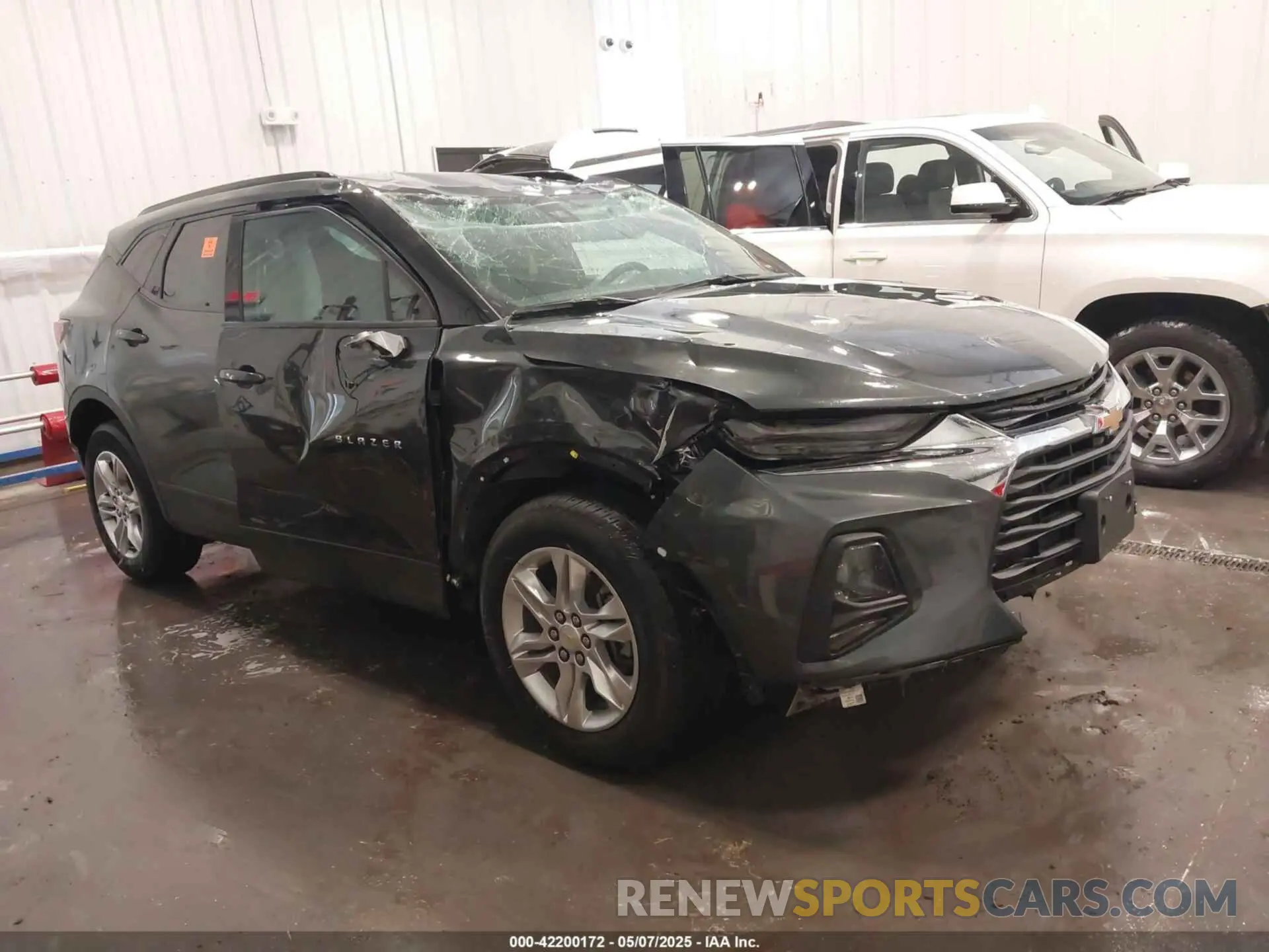 1 Photograph of a damaged car 3GNKBJR46LS655282 CHEVROLET BLAZER 2020