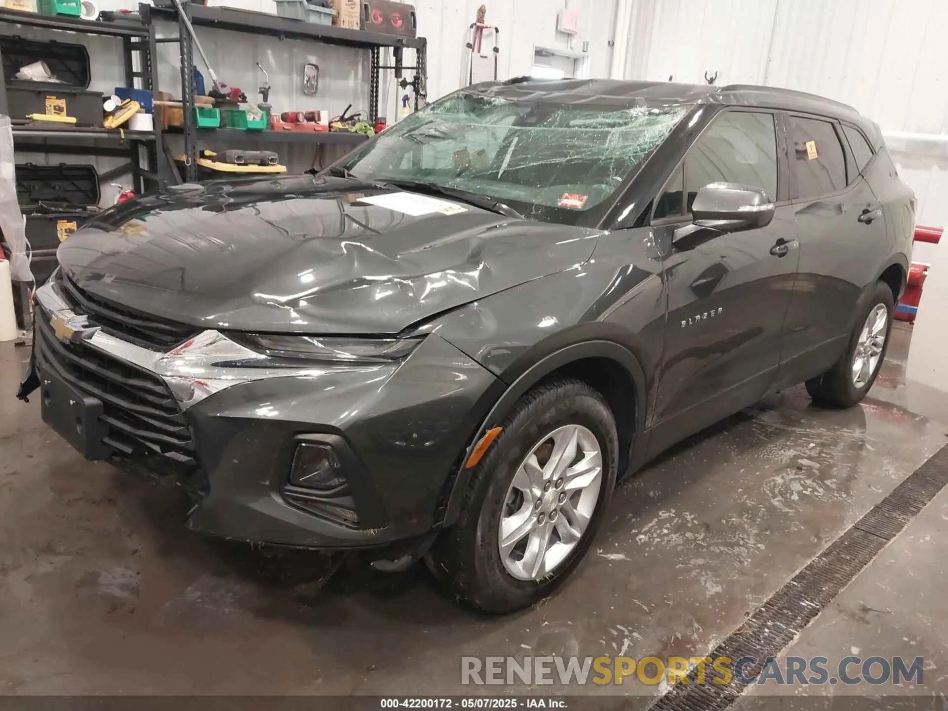 2 Photograph of a damaged car 3GNKBJR46LS655282 CHEVROLET BLAZER 2020