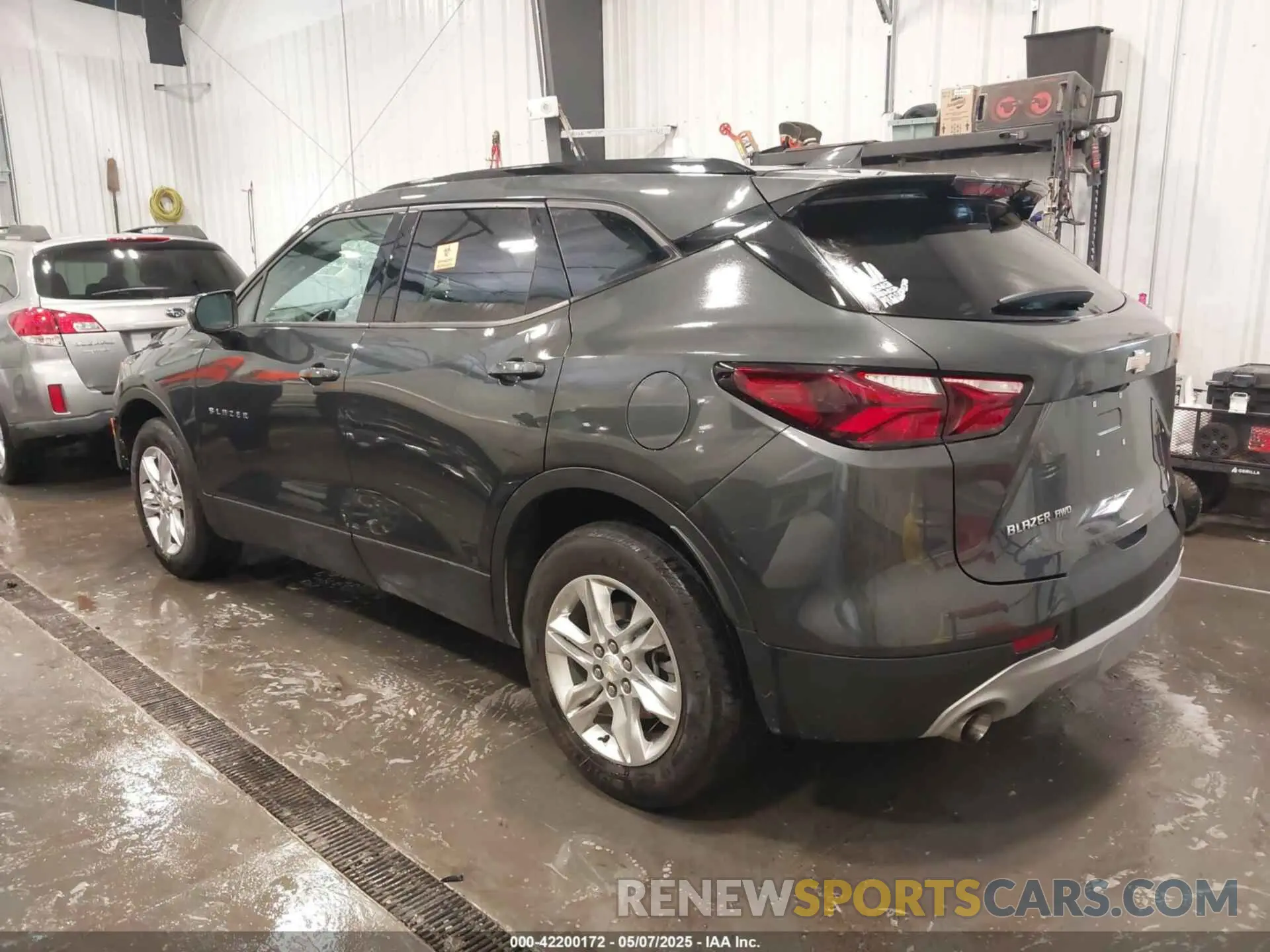 3 Photograph of a damaged car 3GNKBJR46LS655282 CHEVROLET BLAZER 2020