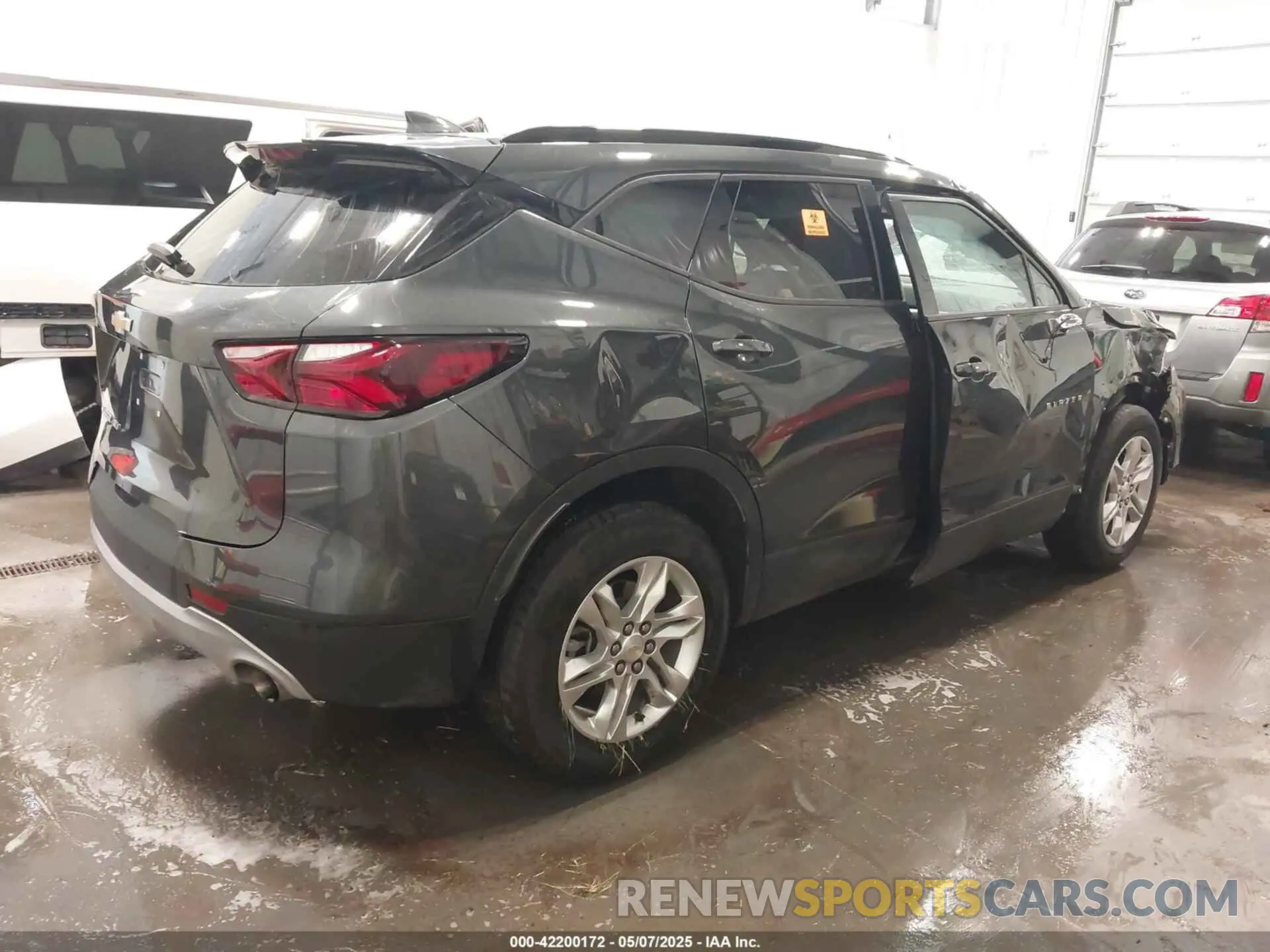 4 Photograph of a damaged car 3GNKBJR46LS655282 CHEVROLET BLAZER 2020