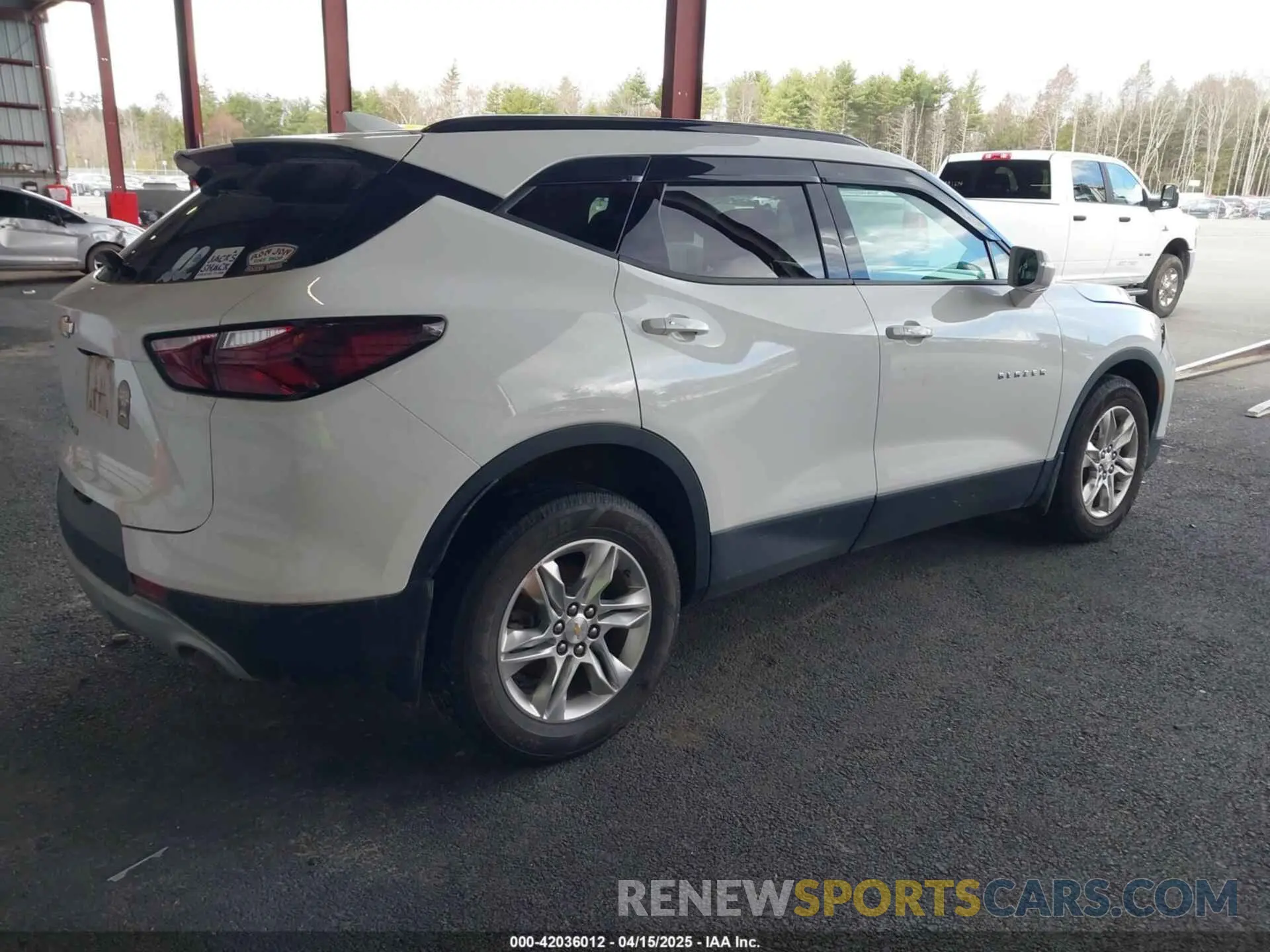 4 Photograph of a damaged car 3GNKBJRS6LS560770 CHEVROLET BLAZER 2020