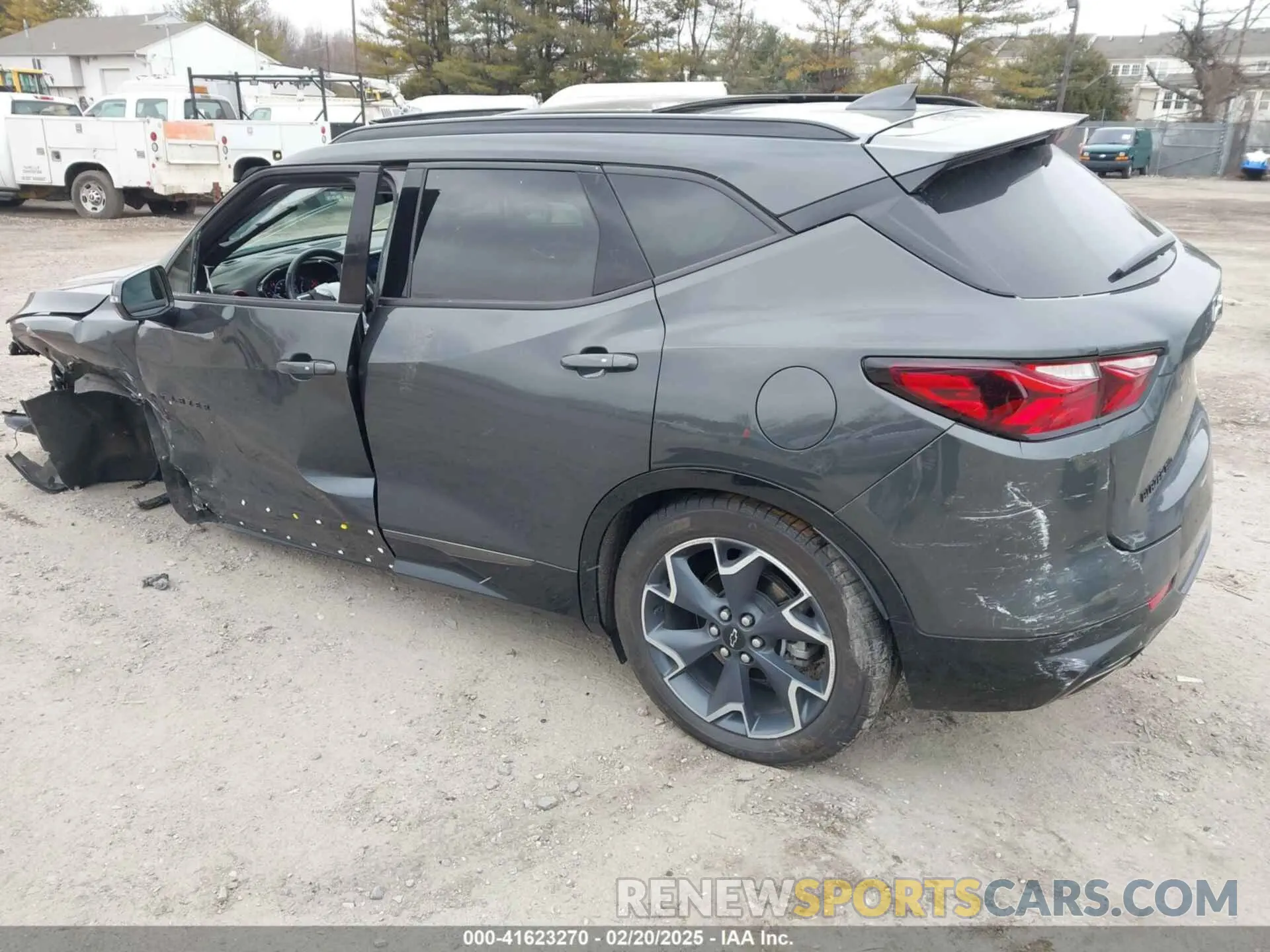 3 Photograph of a damaged car 3GNKBKRS4LS636461 CHEVROLET BLAZER 2020