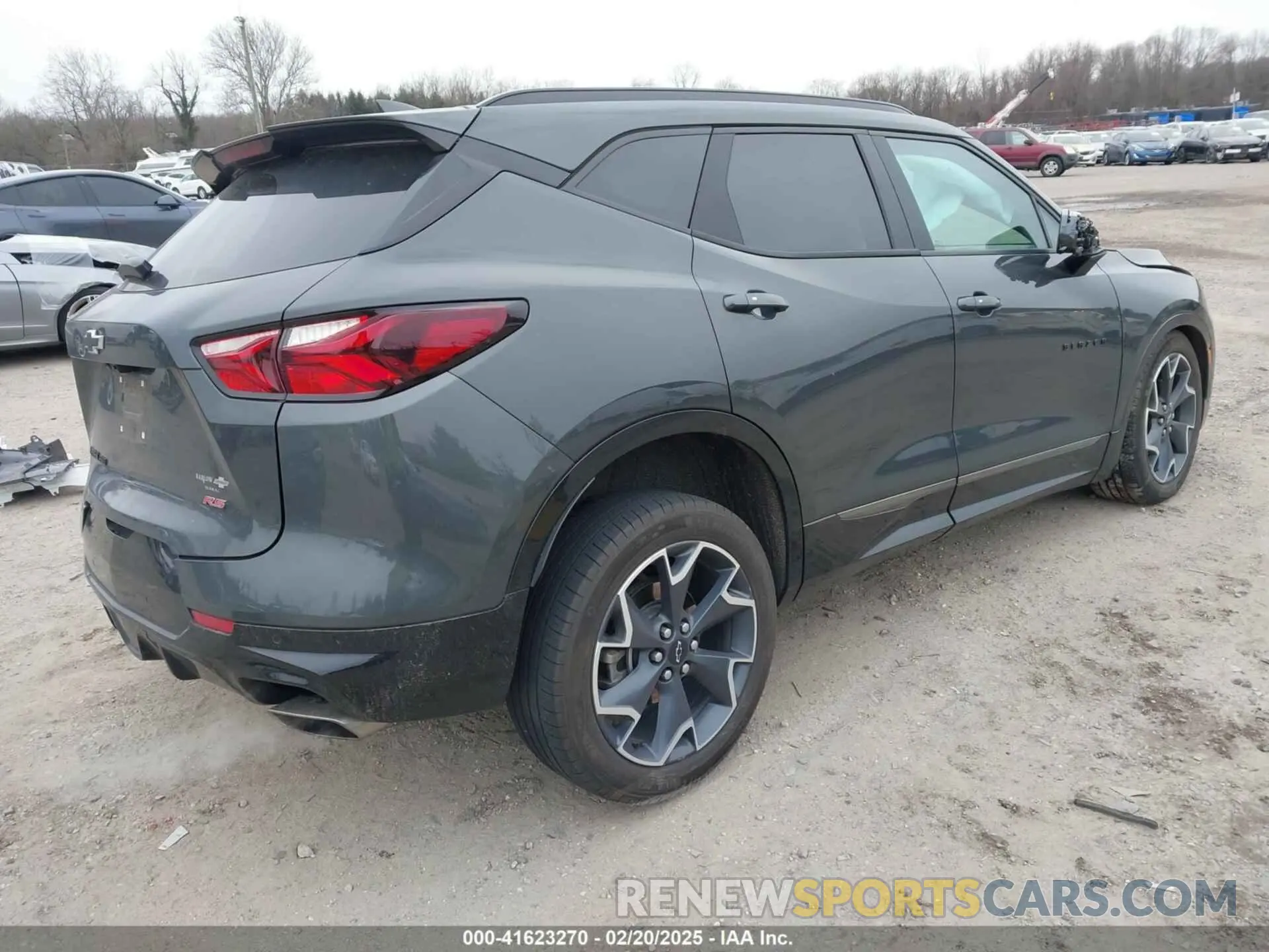 4 Photograph of a damaged car 3GNKBKRS4LS636461 CHEVROLET BLAZER 2020