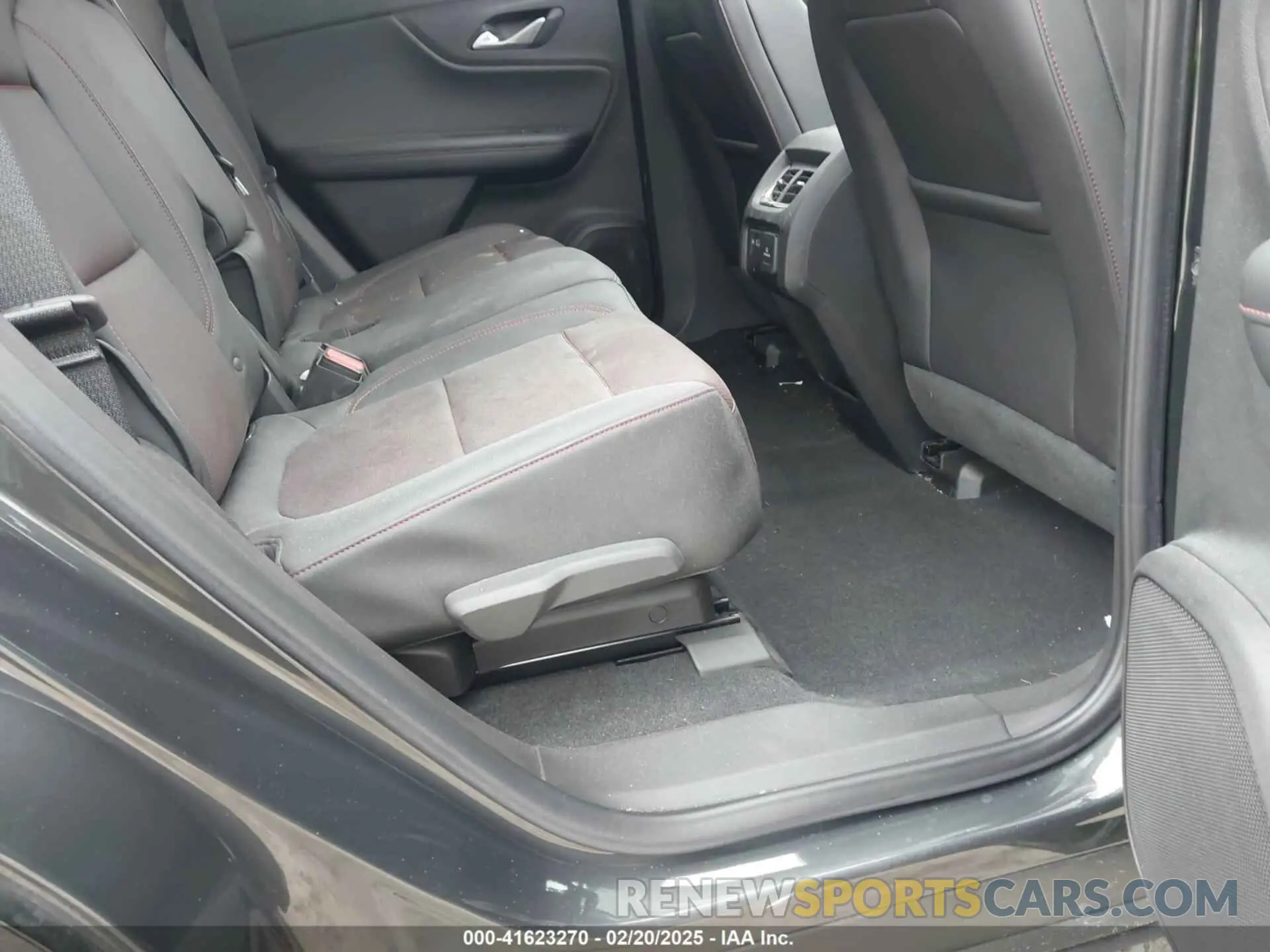 8 Photograph of a damaged car 3GNKBKRS4LS636461 CHEVROLET BLAZER 2020