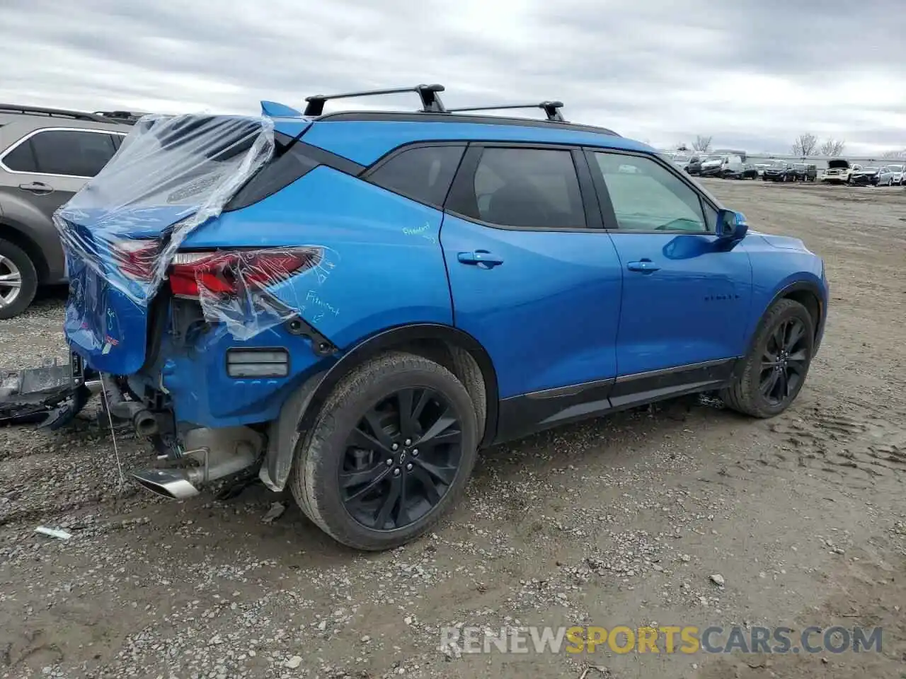 3 Photograph of a damaged car 3GNKBKRS4LS725589 CHEVROLET BLAZER 2020