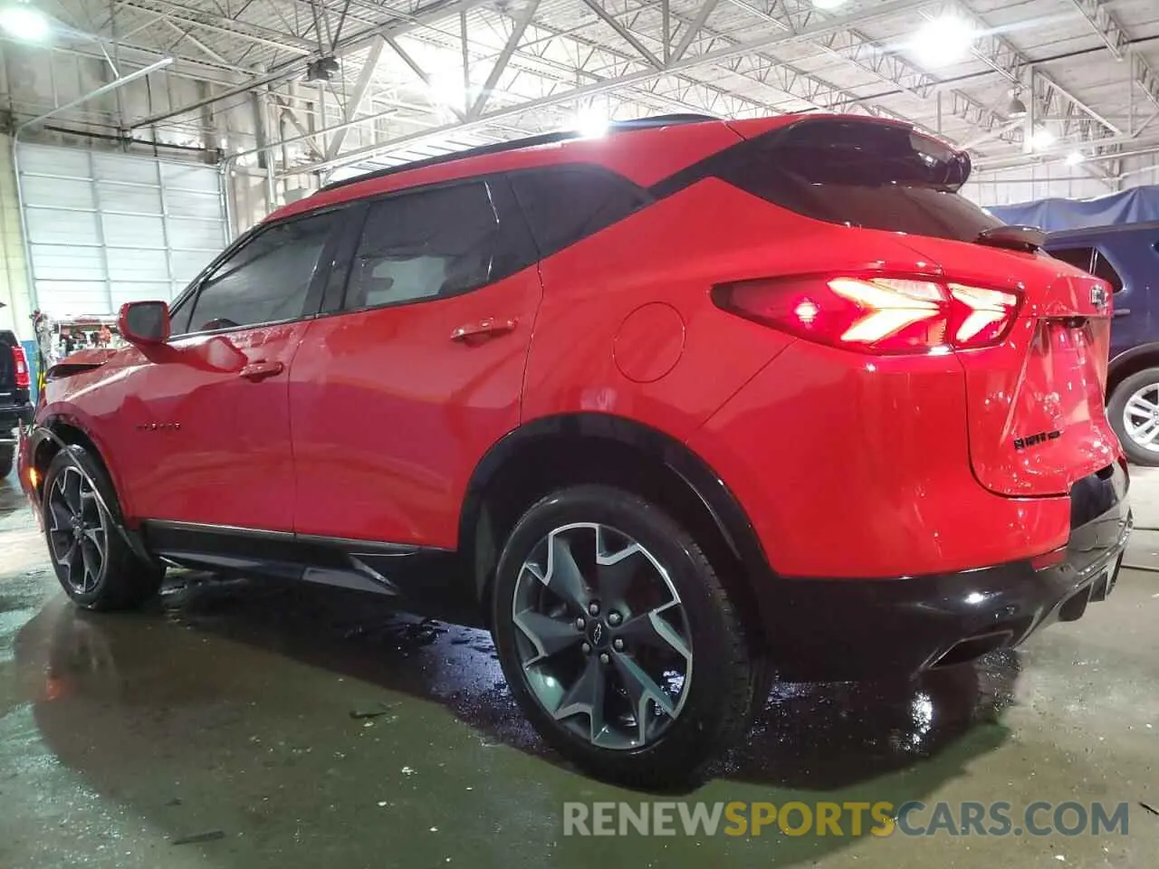 2 Photograph of a damaged car 3GNKBKRS6LS539942 CHEVROLET BLAZER 2020