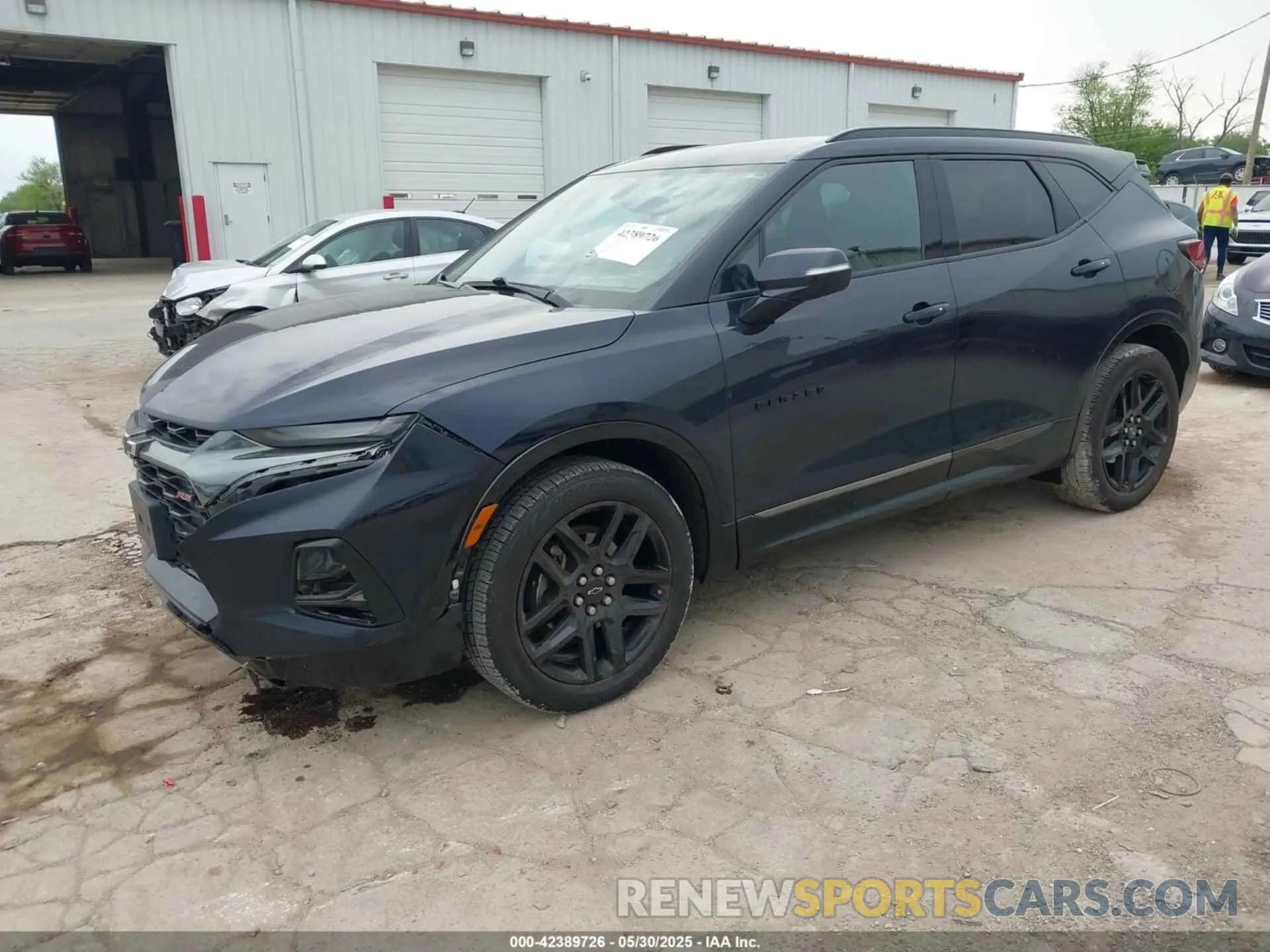 2 Photograph of a damaged car 3GNKBKRS9LS669925 CHEVROLET BLAZER 2020