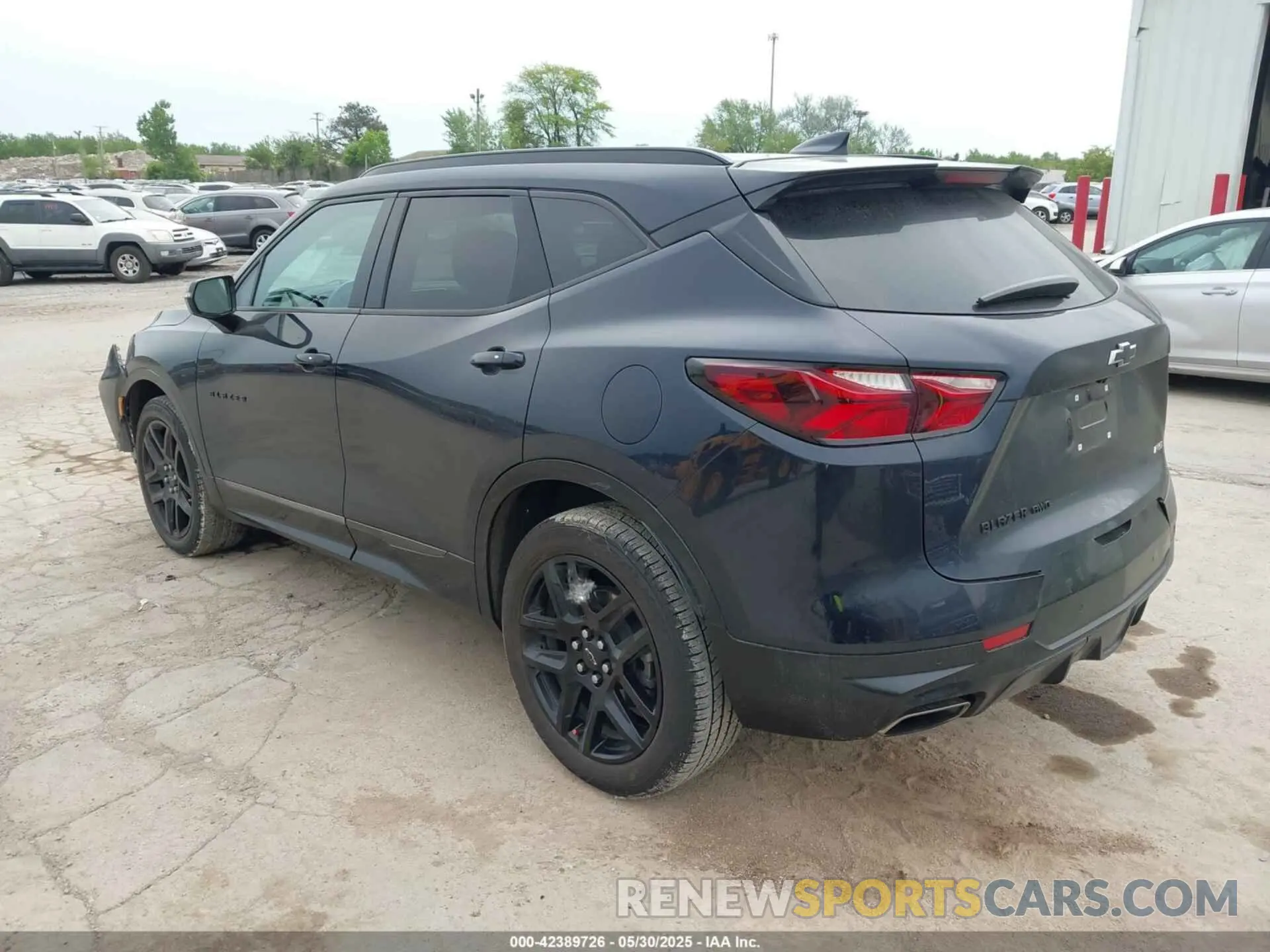3 Photograph of a damaged car 3GNKBKRS9LS669925 CHEVROLET BLAZER 2020