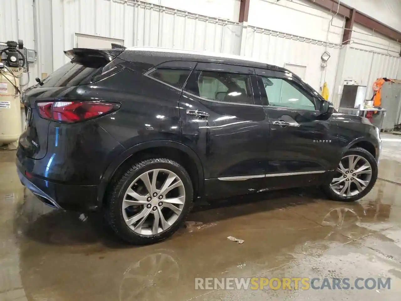 3 Photograph of a damaged car 3GNKBLRS2LS663941 CHEVROLET BLAZER 2020