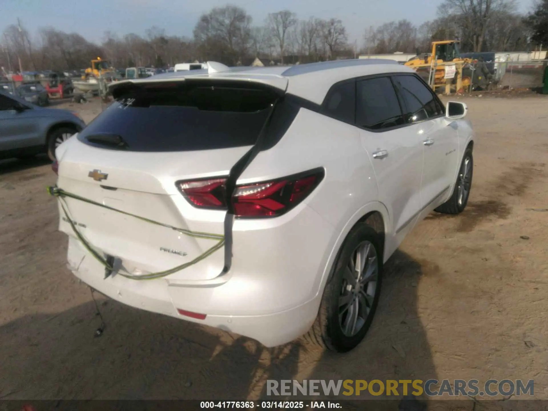 4 Photograph of a damaged car 3GNKBLRS3LS568546 CHEVROLET BLAZER 2020
