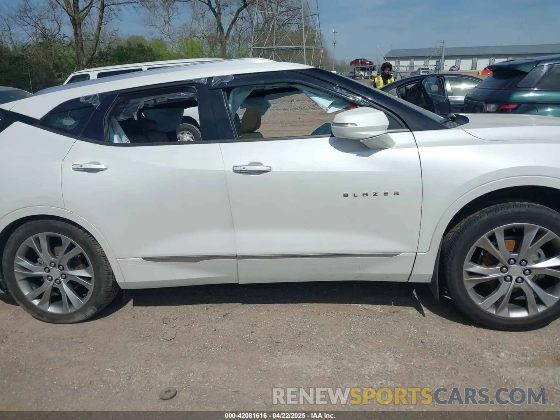 13 Photograph of a damaged car 3GNKBLRS9LS559060 CHEVROLET BLAZER 2020