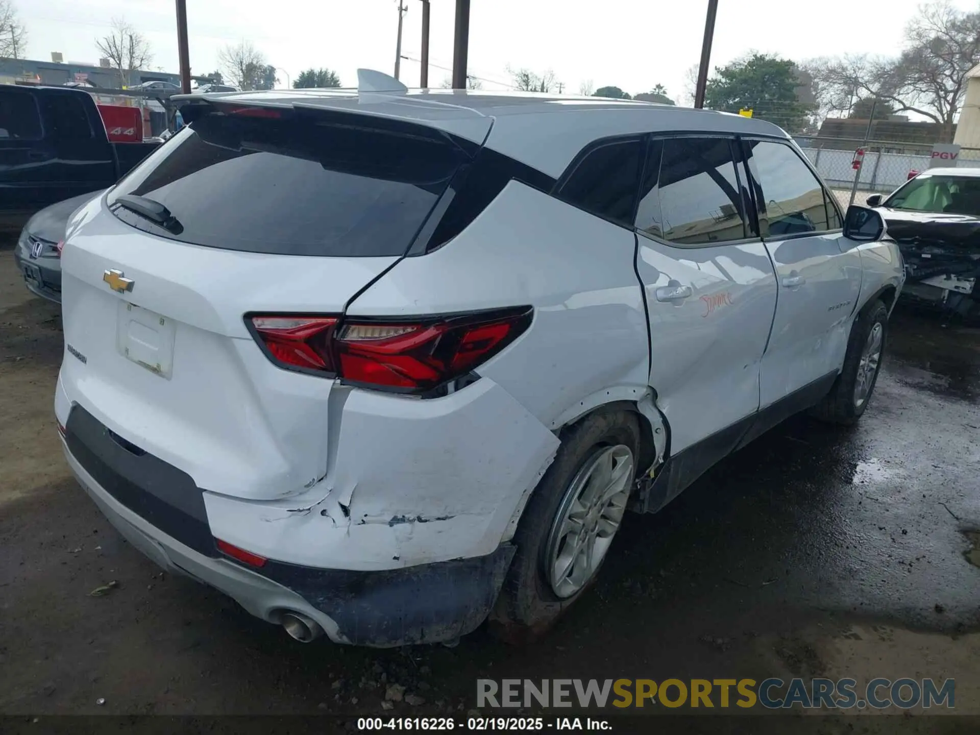 4 Photograph of a damaged car 3GNKBARA8MS512146 CHEVROLET BLAZER 2021