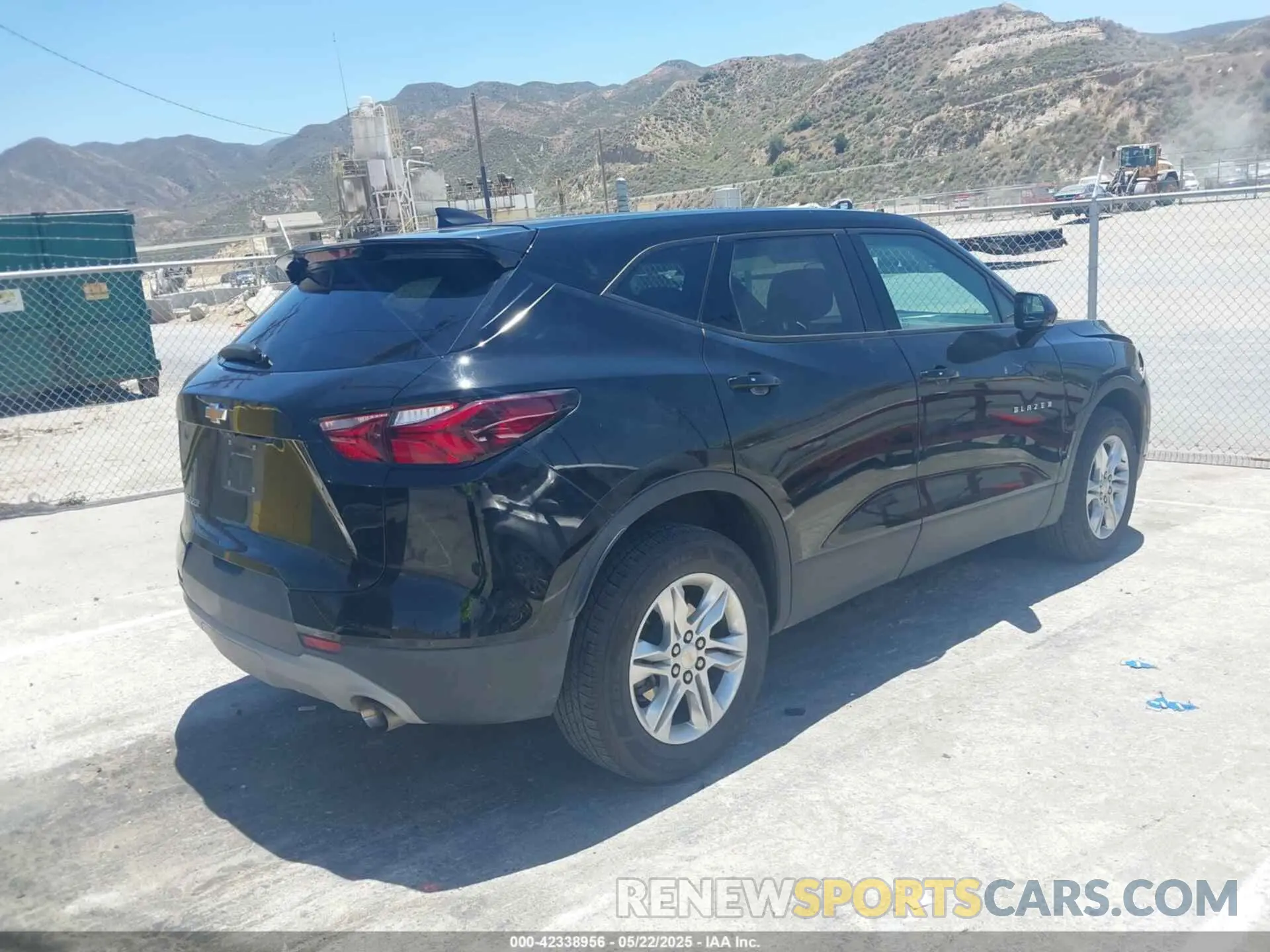 4 Photograph of a damaged car 3GNKBBRA0MS553005 CHEVROLET BLAZER 2021