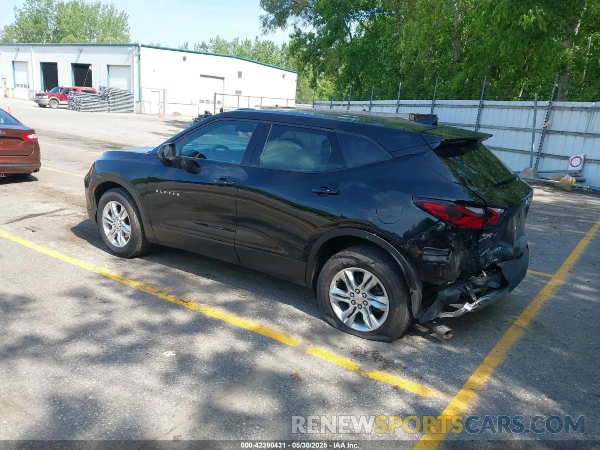 3 Photograph of a damaged car 3GNKBBRA1MS570394 CHEVROLET BLAZER 2021