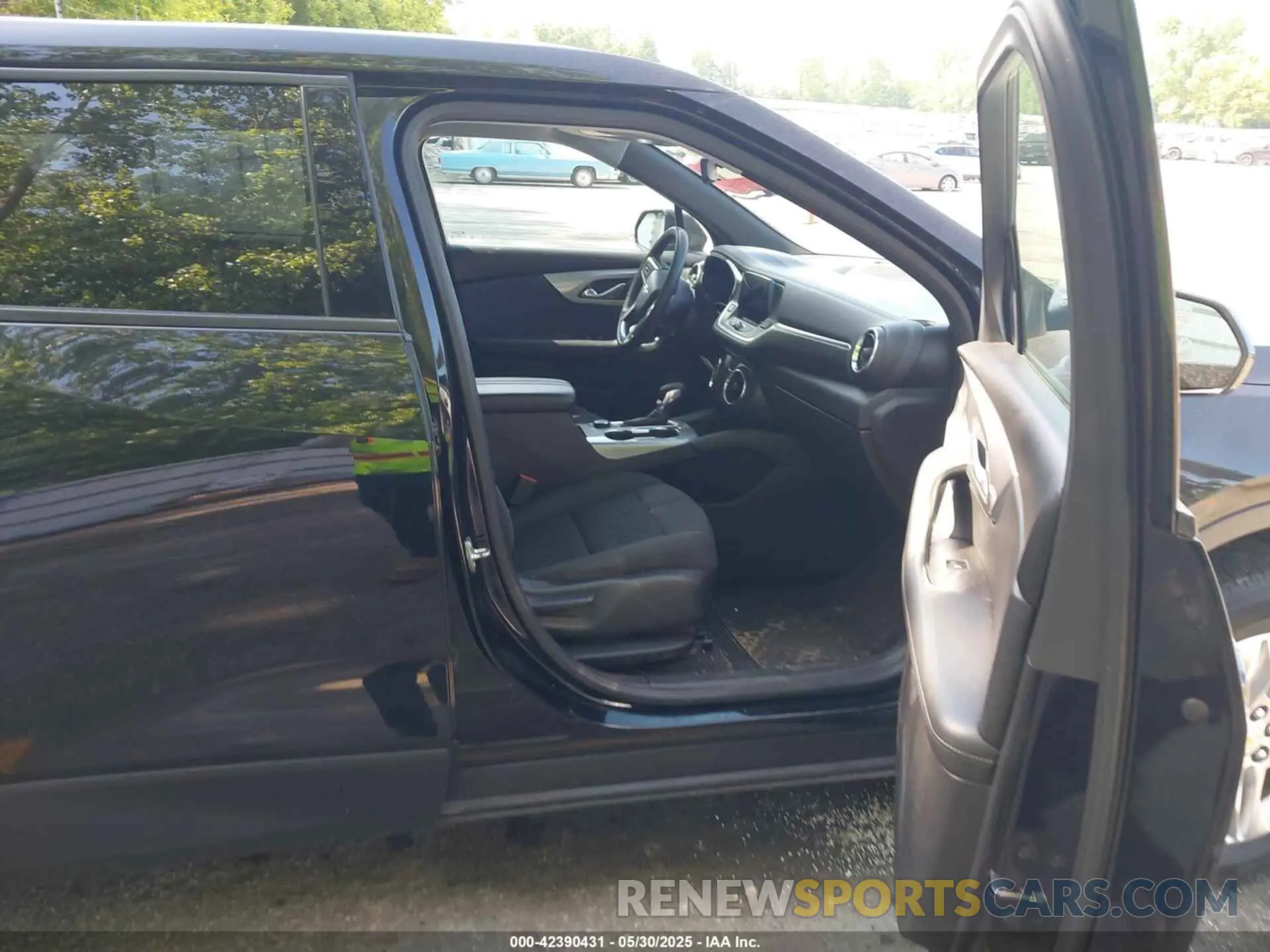 5 Photograph of a damaged car 3GNKBBRA1MS570394 CHEVROLET BLAZER 2021