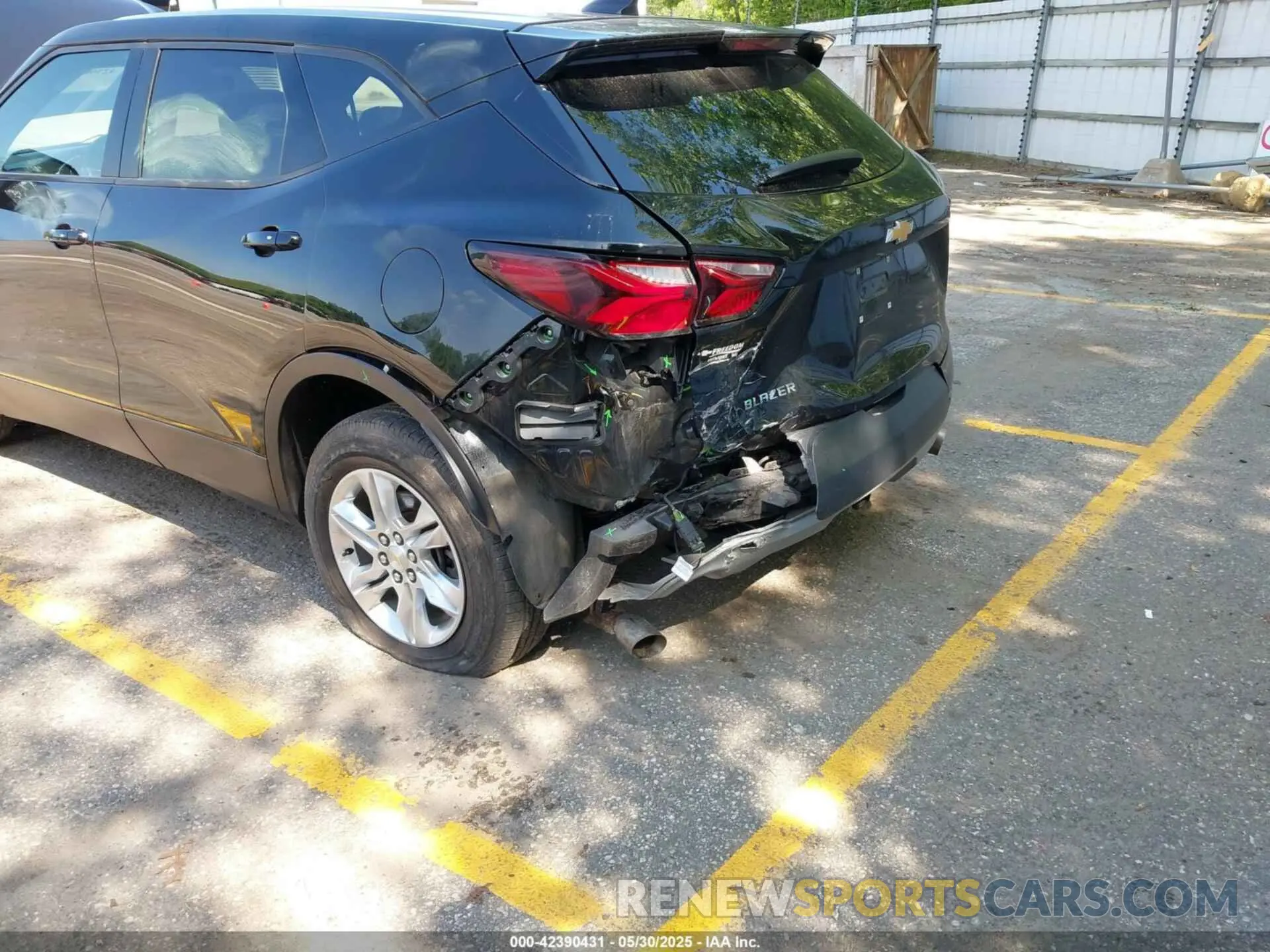 6 Photograph of a damaged car 3GNKBBRA1MS570394 CHEVROLET BLAZER 2021