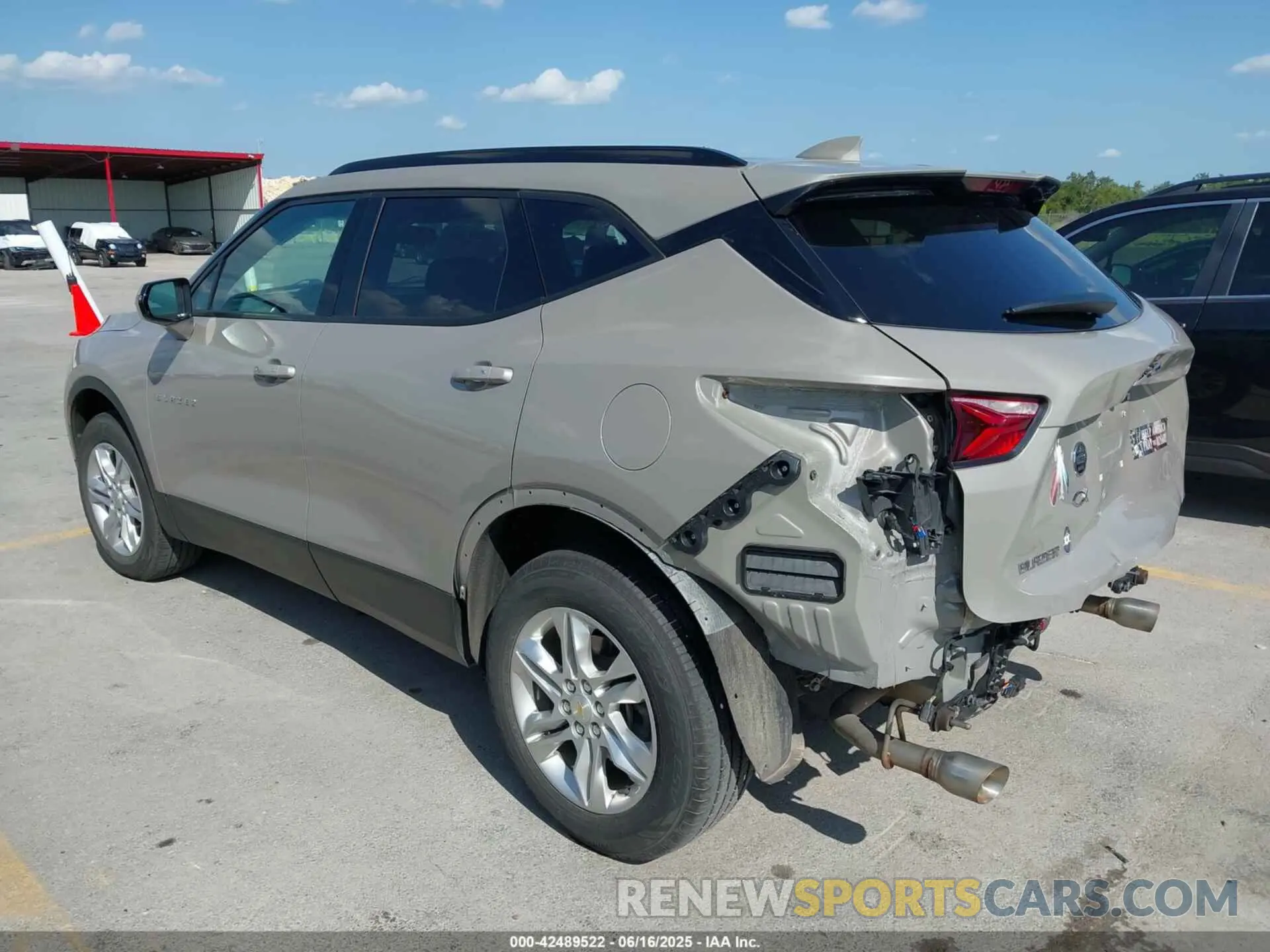 3 Photograph of a damaged car 3GNKBBRA2MS560439 CHEVROLET BLAZER 2021
