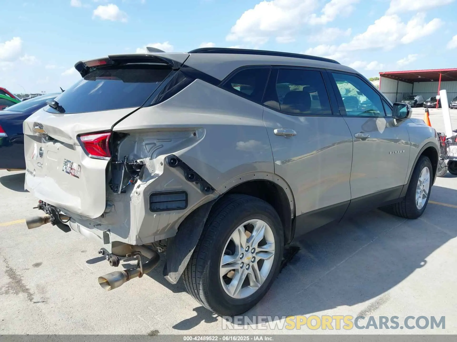 4 Photograph of a damaged car 3GNKBBRA2MS560439 CHEVROLET BLAZER 2021