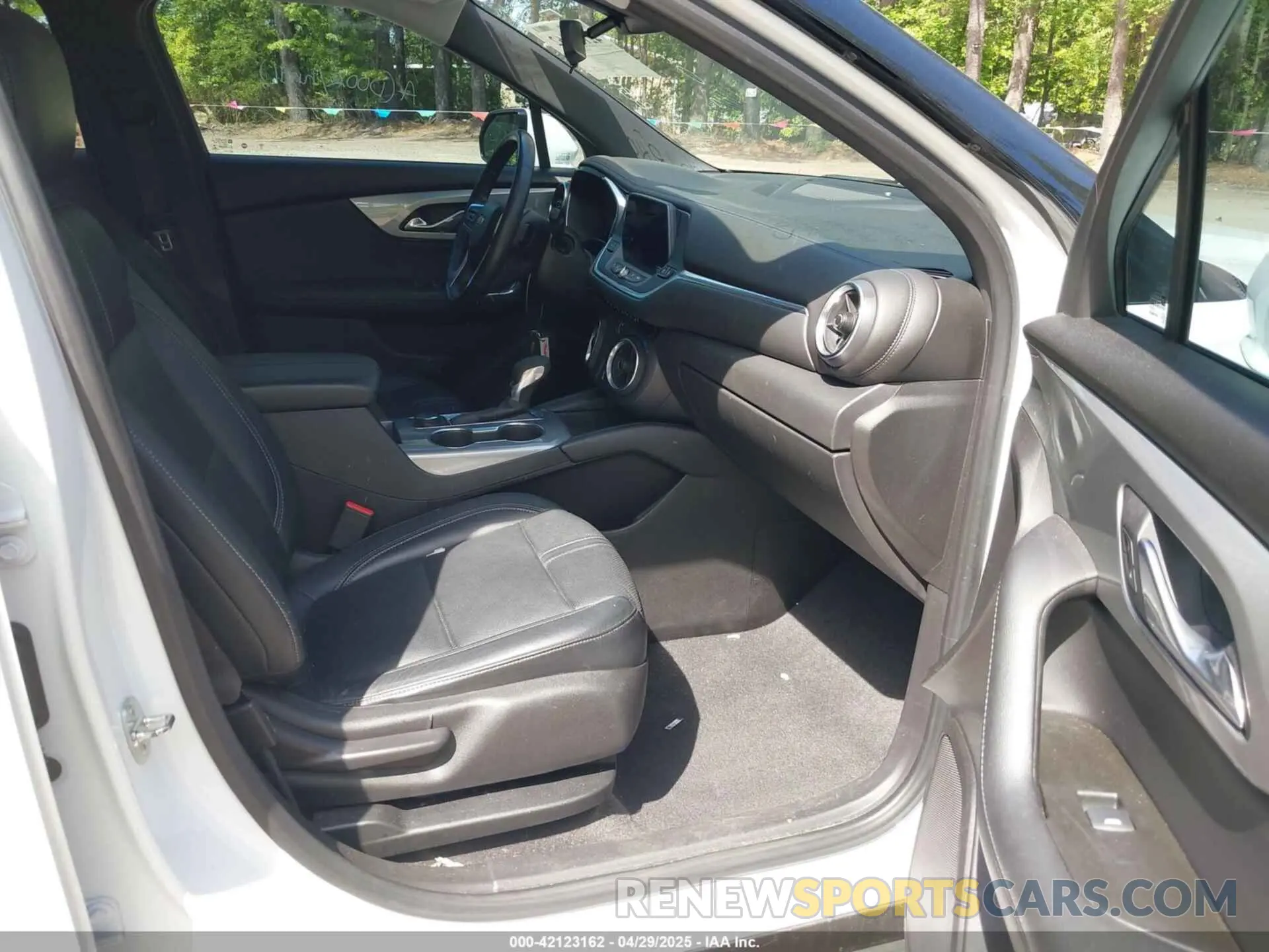 5 Photograph of a damaged car 3GNKBBRA4MS504373 CHEVROLET BLAZER 2021