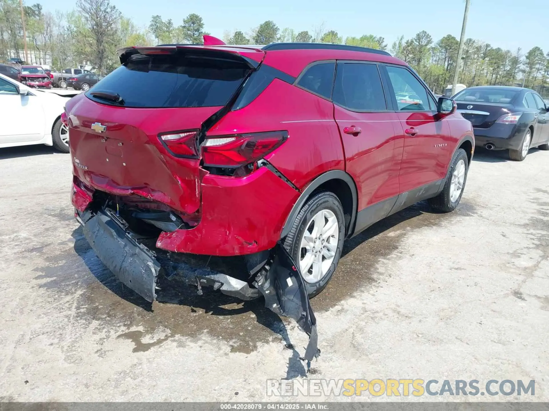 4 Photograph of a damaged car 3GNKBBRA4MS547661 CHEVROLET BLAZER 2021