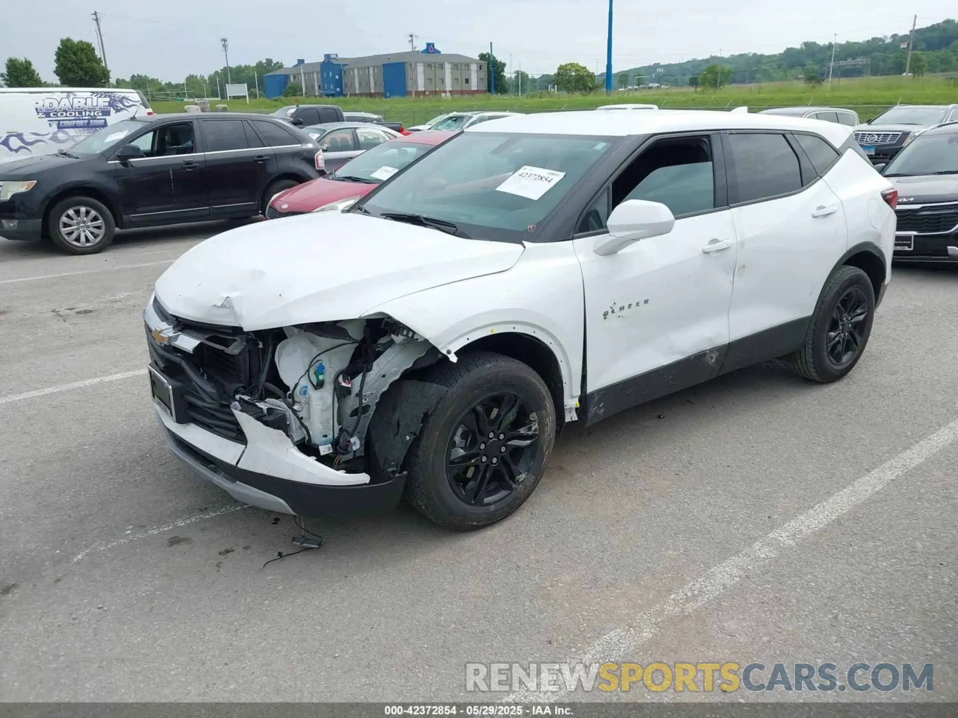 2 Photograph of a damaged car 3GNKBBRA4MS574567 CHEVROLET BLAZER 2021
