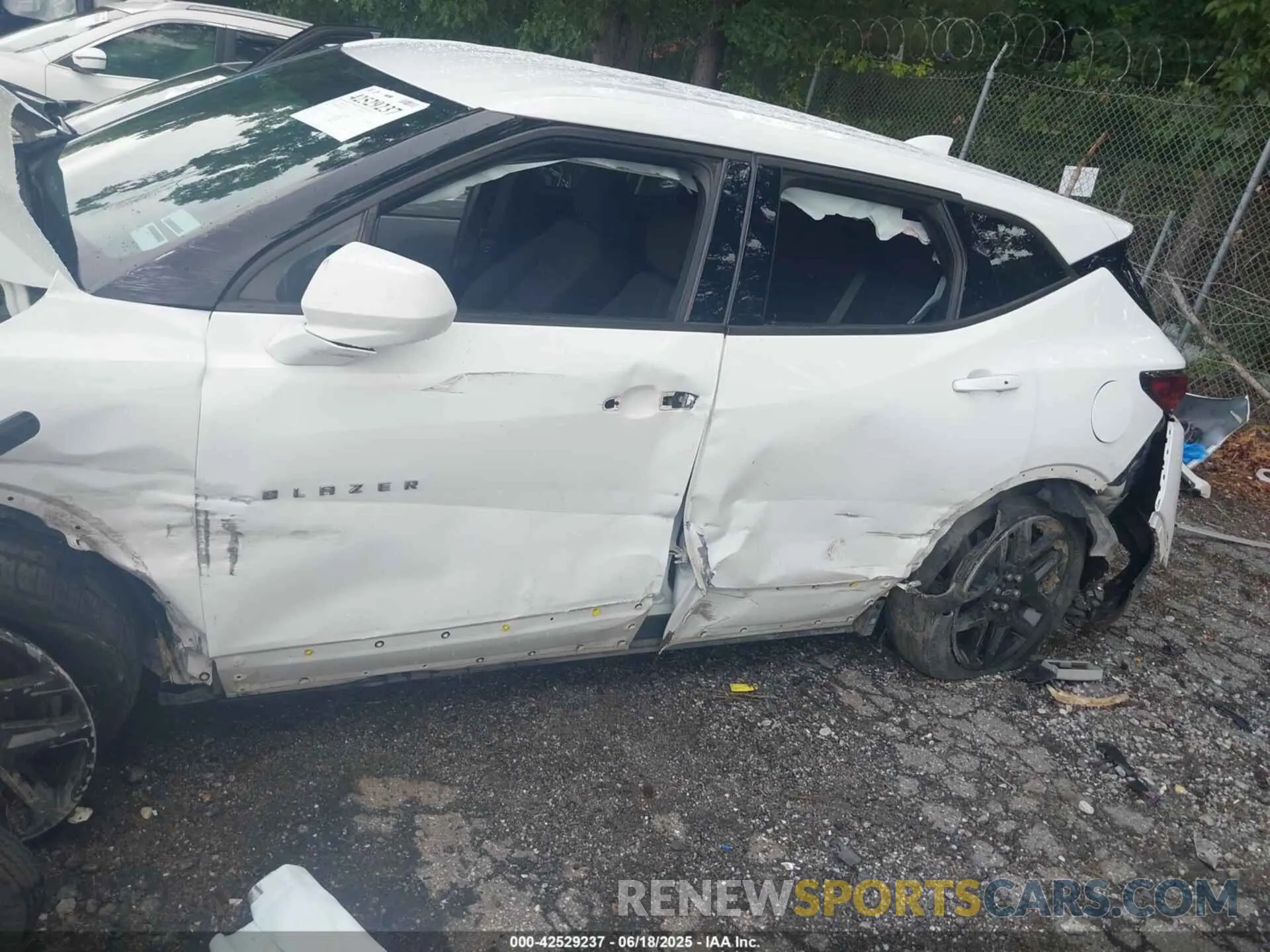 17 Photograph of a damaged car 3GNKBBRA6MS519022 CHEVROLET BLAZER 2021